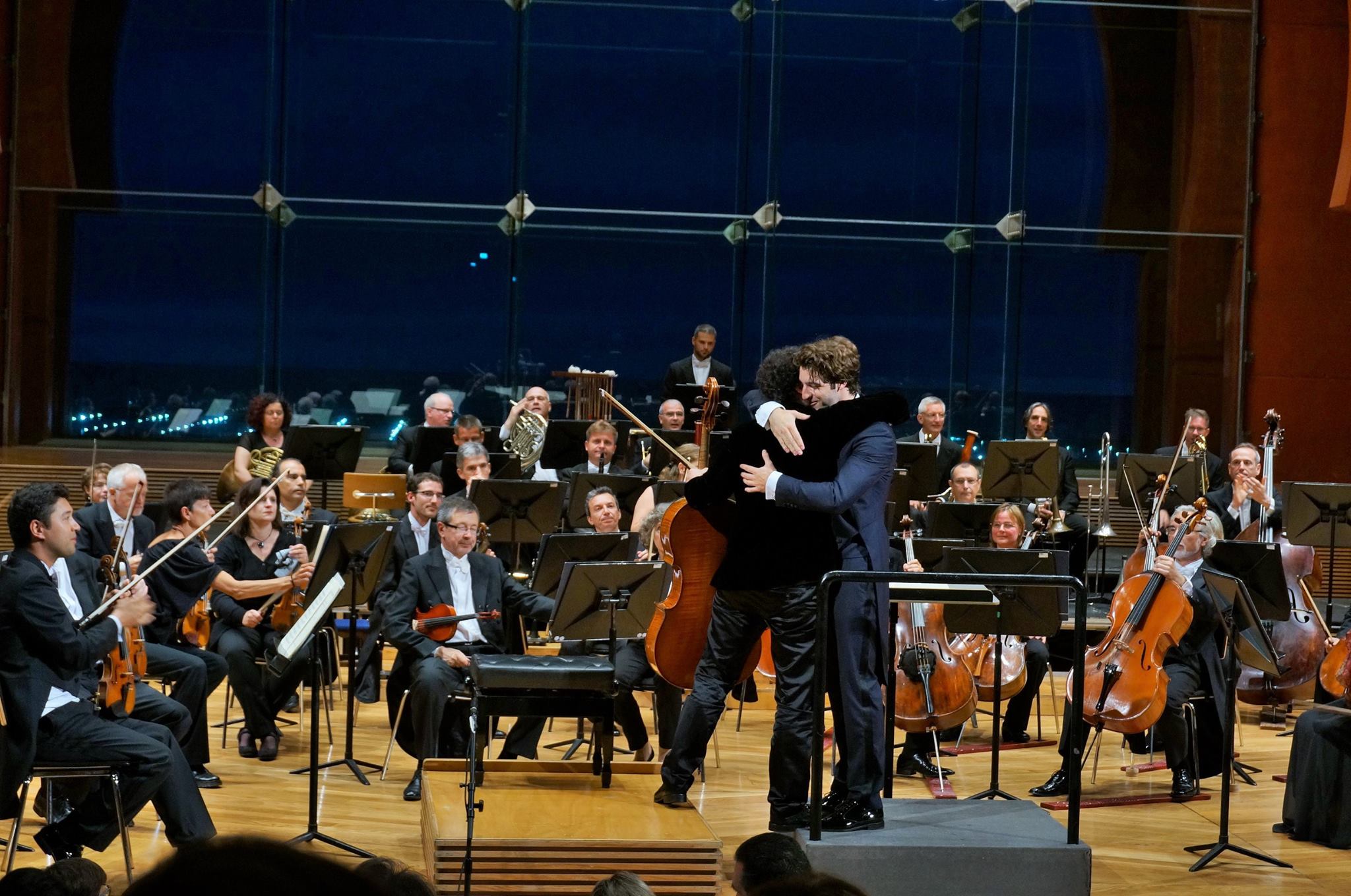 Foto concierto OFGC Maestro Viotti.jpg