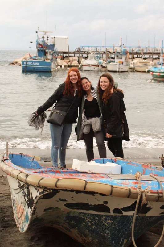 3.17.18. Sorrento - There we go! Courtney, me and Caroline.