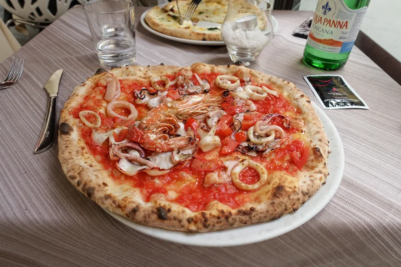 5.5.18. Seafood pizza