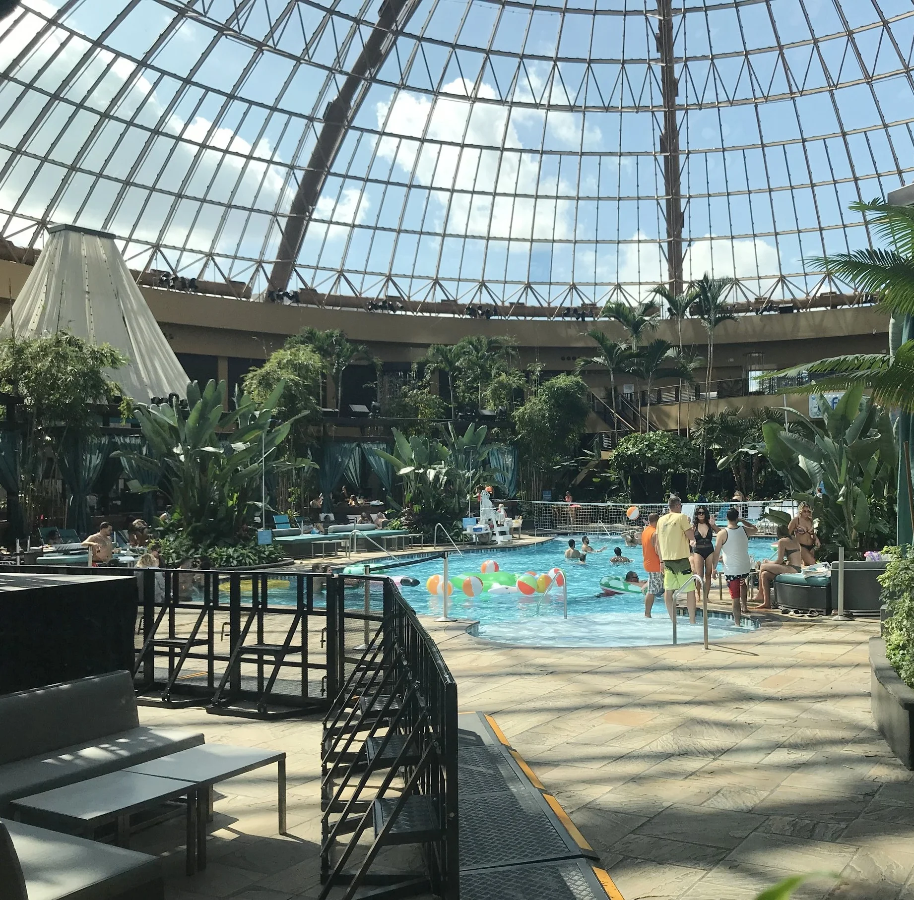 A very lively Pool & Entertainment area! @HarrahsAtlanticCity