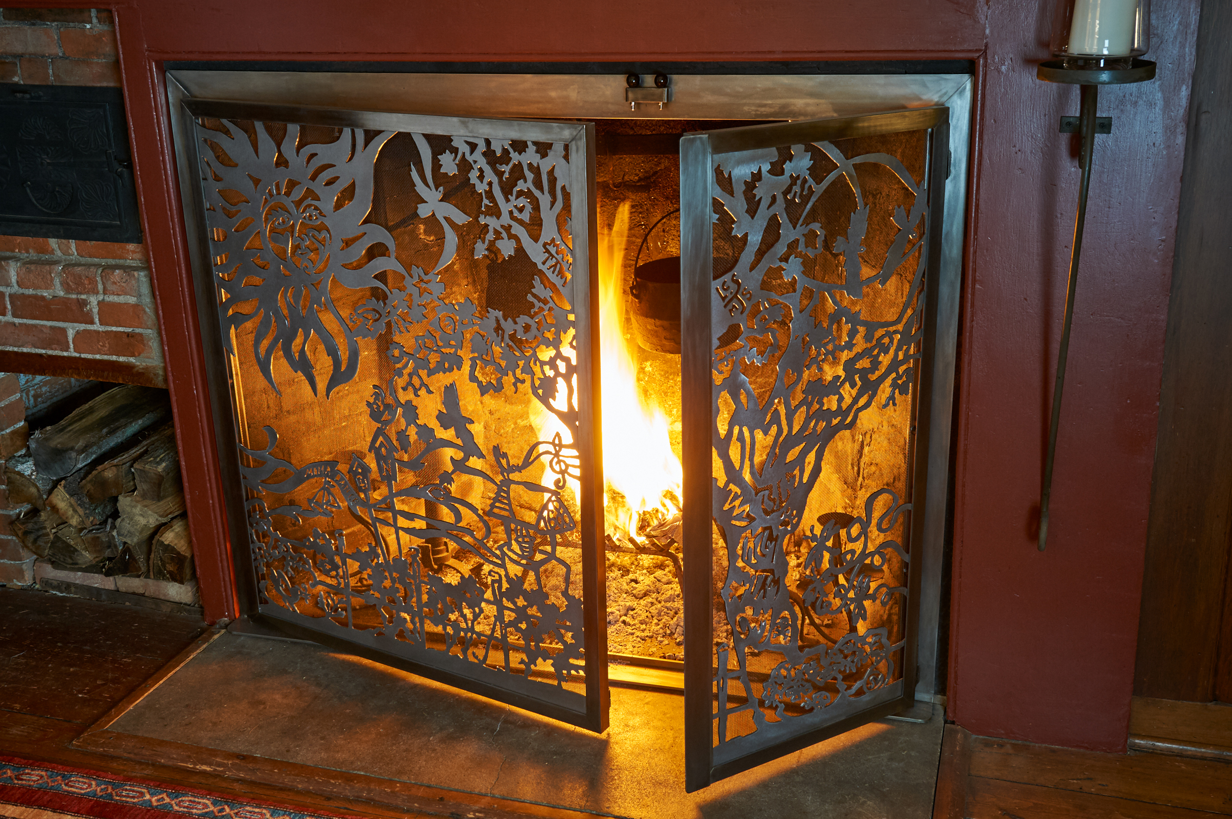 Family Tree Firescreen
Artwork created by artist: Sandra Vlock 2016
photography ©EdwinaStevenson2017