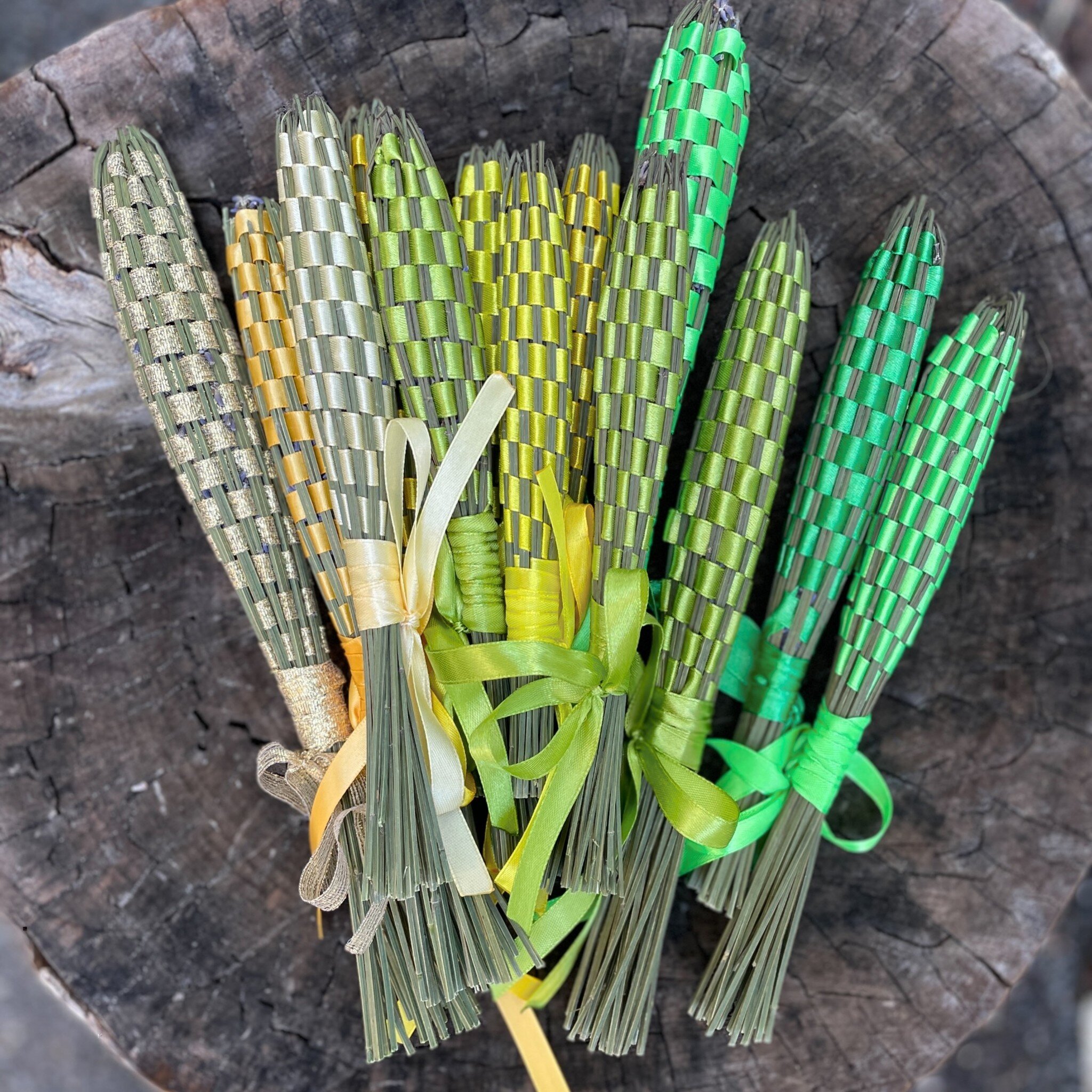 Hope you had a wonderful St. Patrick&rsquo;s Day! 🍀 These are lavender wands made from long stemmed French lavender. We have them in many colors but this picture felt appropriate for the day. All the buds are secured inside the top of the wand by wo