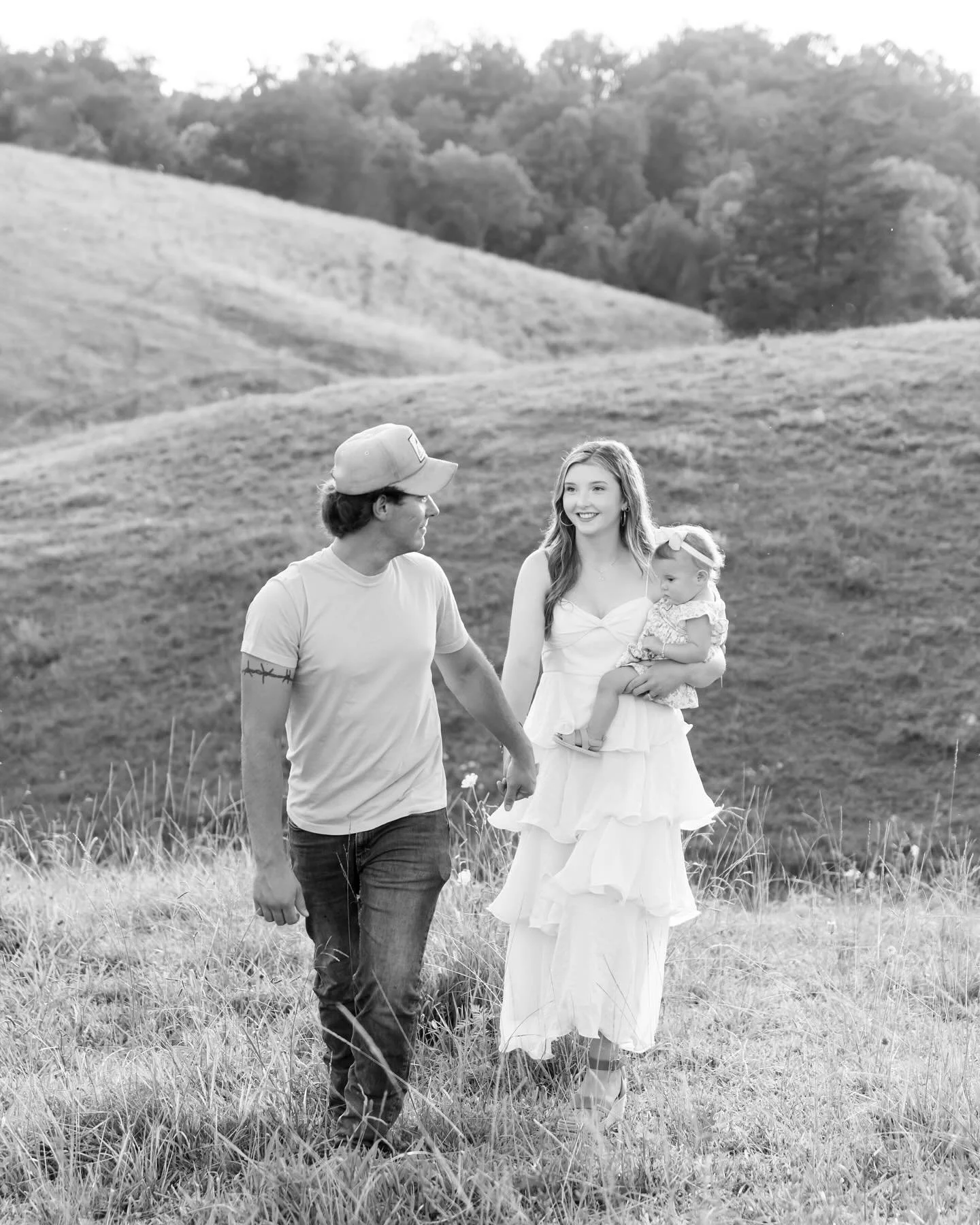 Their family is growing!! ☺️ I couldn&rsquo;t be more excited for Lindsey and Hunter. They&rsquo;re already the best parents to little Hazel! 💕 I can&rsquo;t wait to meet their new addition.
.
.
.
.
#brittneybeelerphotography #maternityphotoshoot #p