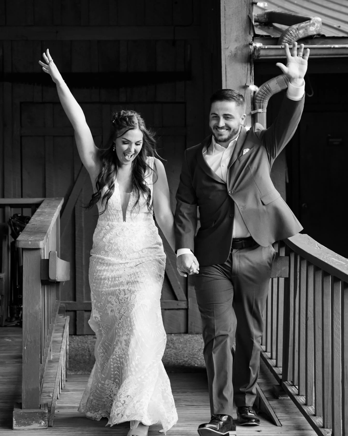 2026 Brides!!!
It&rsquo;s our year! 🍾✨💍 Let&rsquo;s get MARRIED!❤️

Vendors:
Venue: @museumofappalachia
Videography: @twproductionsfilms
Hair: @hairby_callie
Make-Up: @_beautyby_andrea
DJ: @partyboysdj 

#2026bride #weddingphotographer #engagedera 