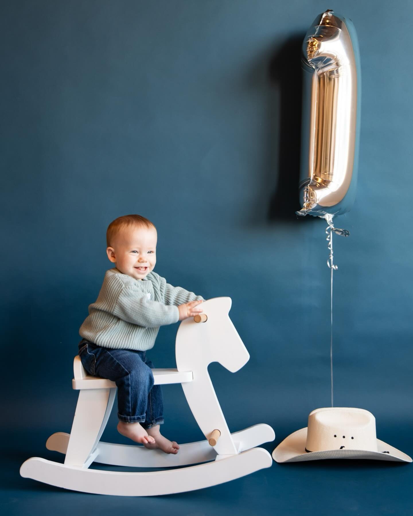 Took this little cowboy&rsquo;s FIRST birthday pictures. @_sav.munsey are we sure he&rsquo;s one already?! That first year went by too fast.

#childhoodphotographer #knoxvillefamilyphotographer #knoxvillestudio #childhooddocumented #firstbirthday