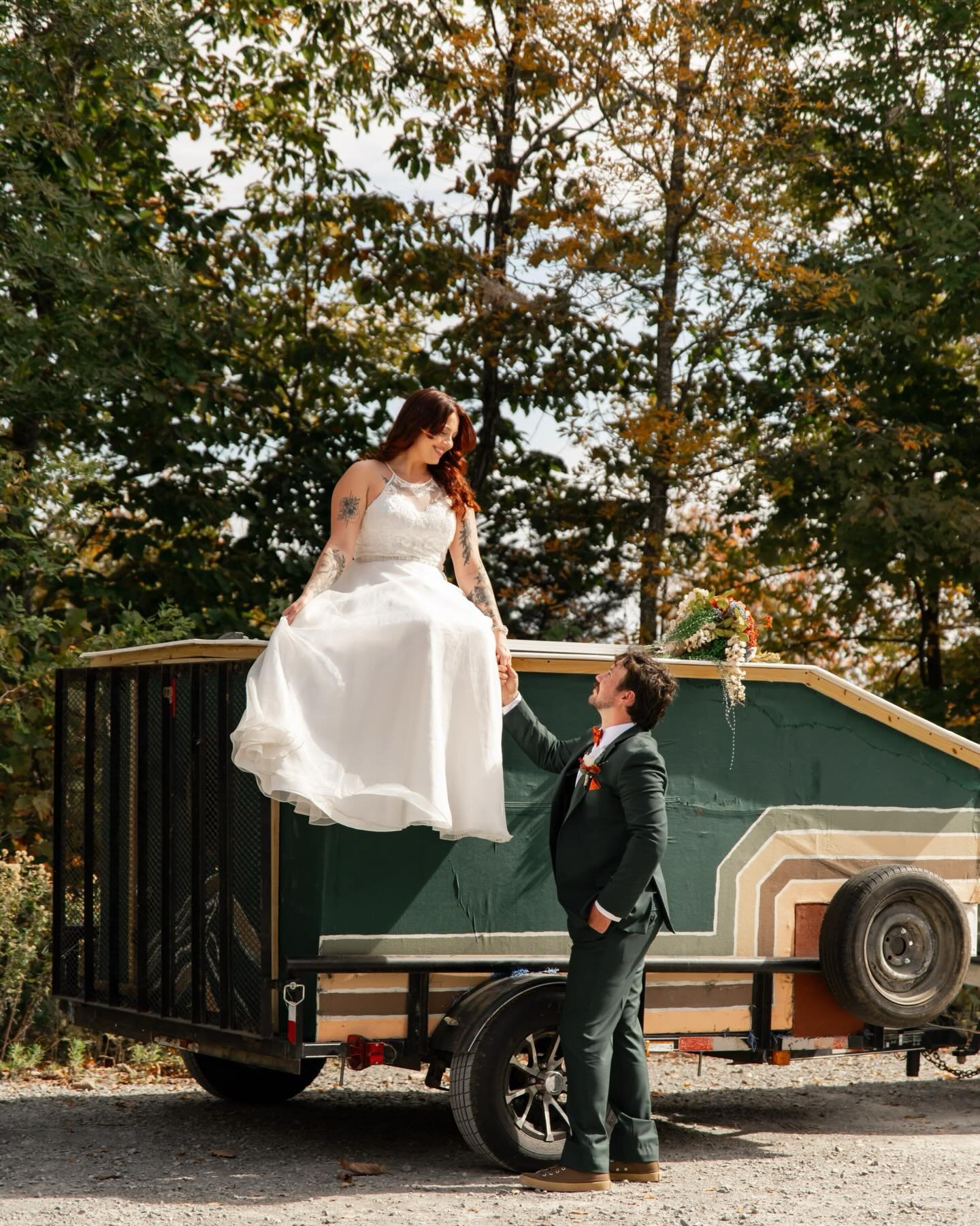 Graften and Amber eloped at Bee Rock overlook in Monterey, Tennessee. They had a beautiful and private ceremony surrounded by the mountains that were showing off their magnificent fall colors!
Mt favorite part of their photos? Including the camper th