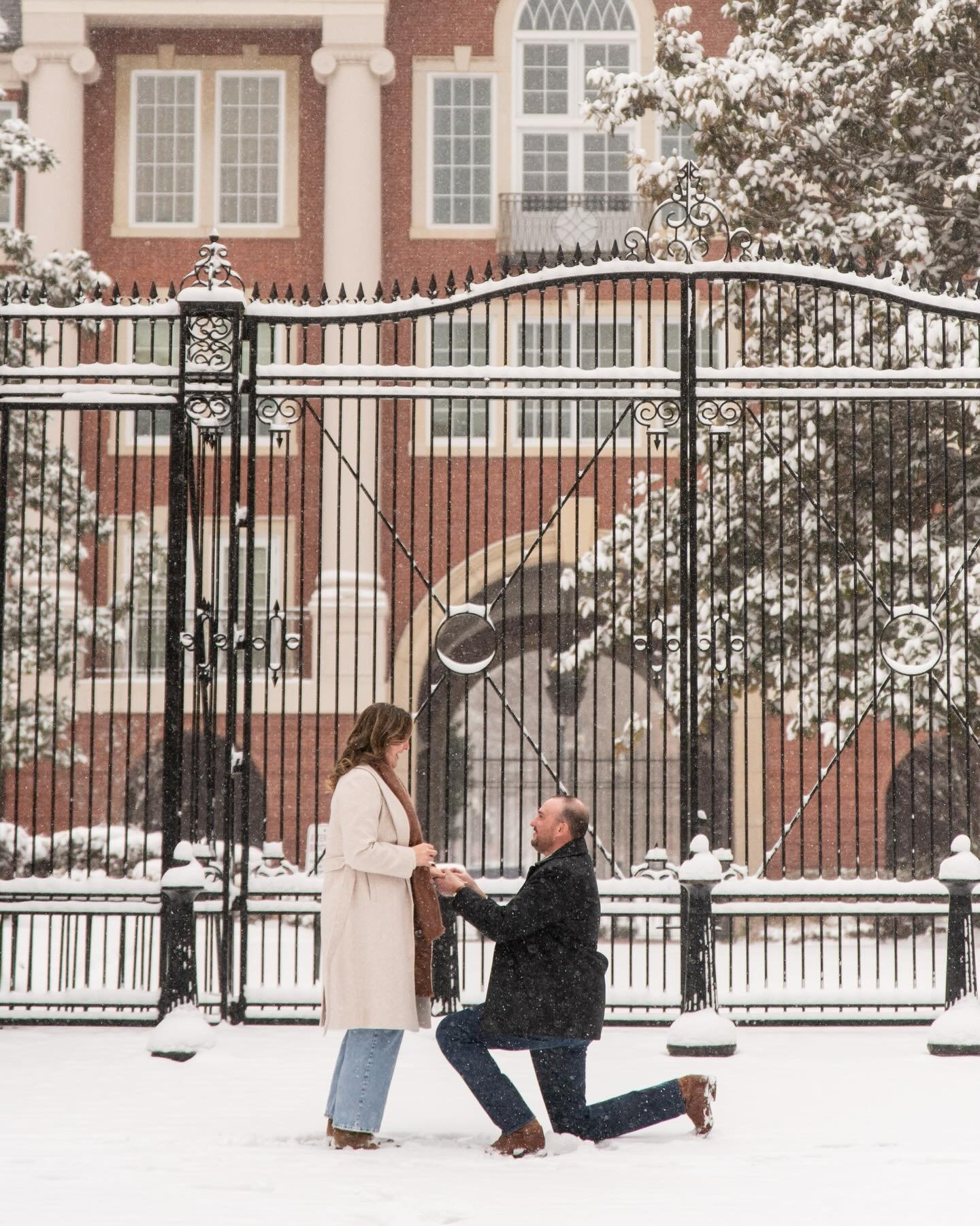 A snowy downtown Knoxville proposal?! This is what dreams are made of!✨
When Alan first messaged me about photographing his proposal to Emilie, this beautiful blanket of snow was not in the forecast. The closer the day got, the more snow they called 