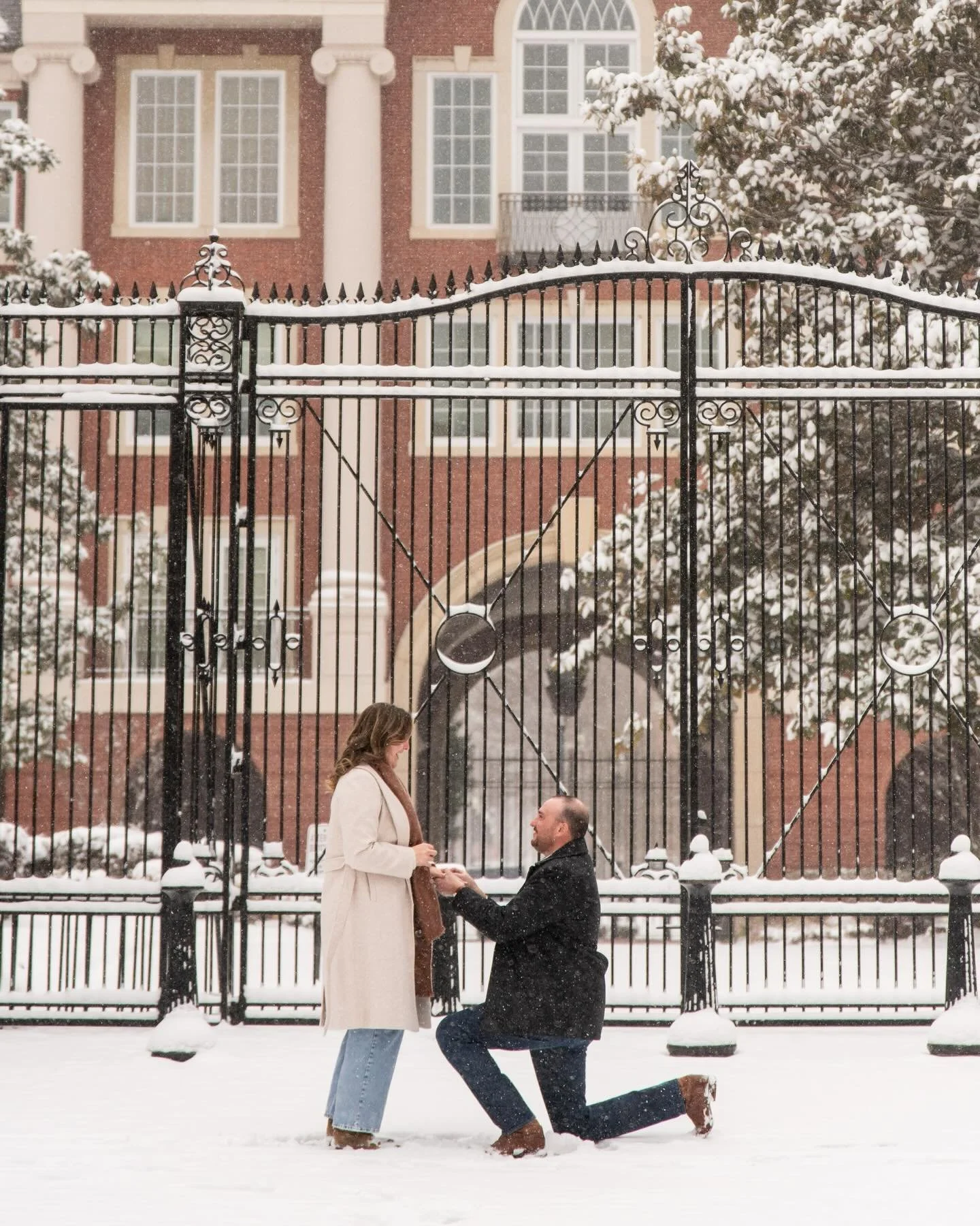 A snowy downtown Knoxville proposal?! This is what dreams are made of!✨
When Alan first messaged me about photographing his proposal to Emilie, this beautiful blanket of snow was not in the forecast. The closer the day got, the more snow they called 