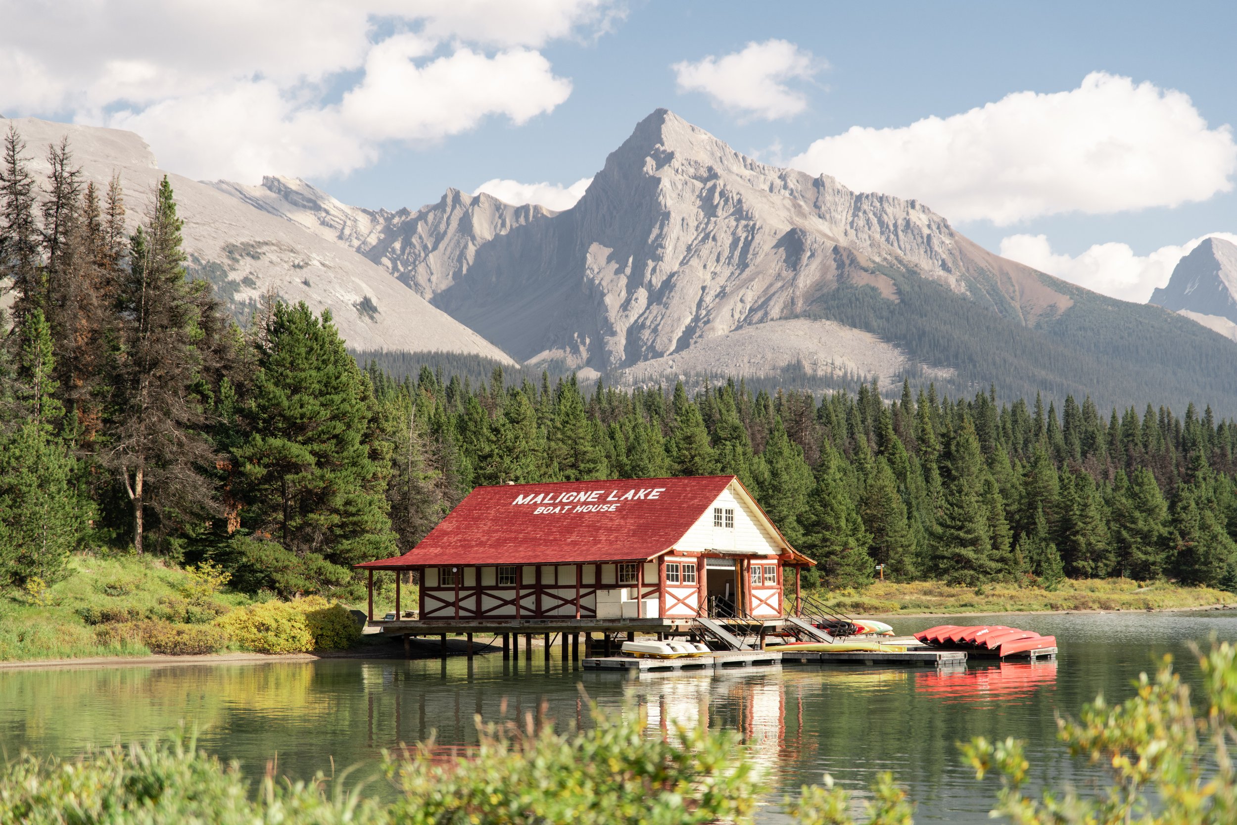 brittney_beeler_photography_maligne_lake_finding_wanderlust_banff_national_park.jpg