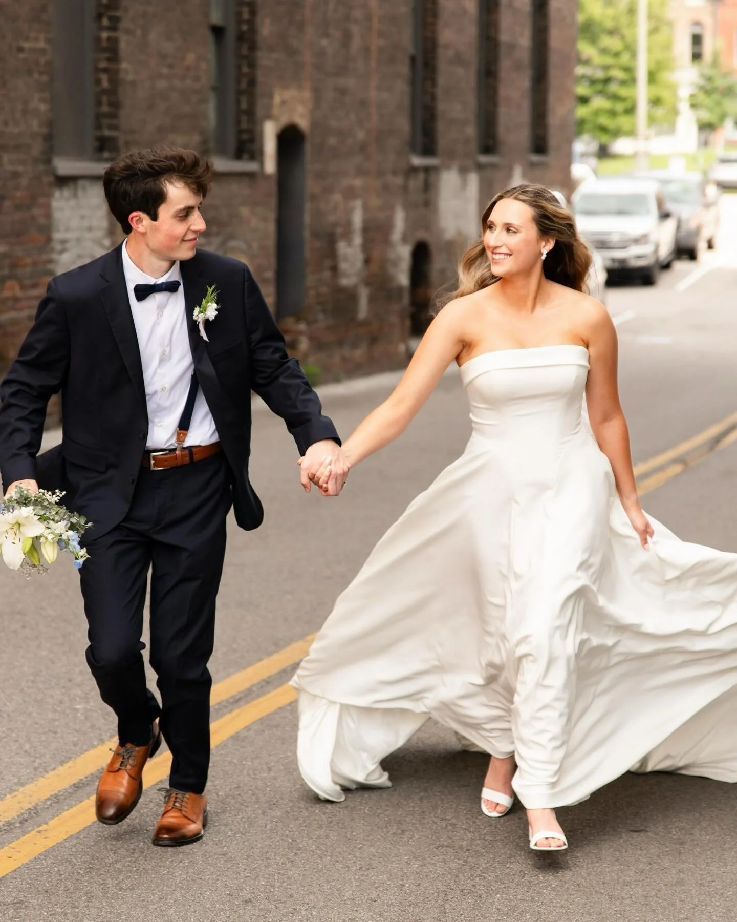 My 2026 wedding season officially begins next month! I&rsquo;m meeting with another 2026 bride this afternoon to get her signed on and discuss all her wedding details.🥳❤️💍
Happy Friday peeps! Let&rsquo;s go get our nails done, meet with a sweet bri