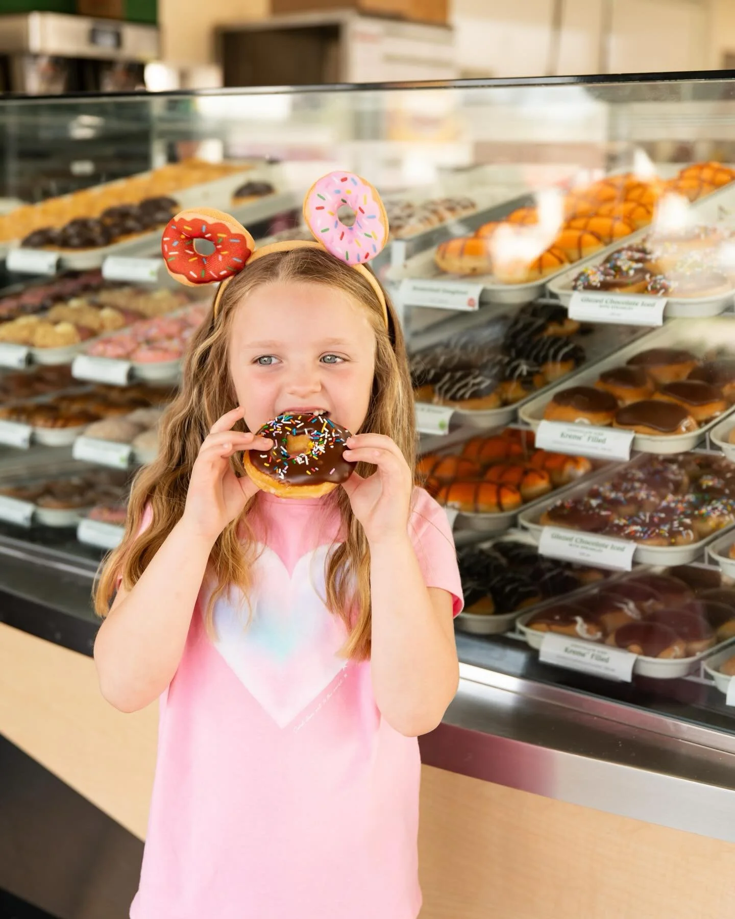 When a {soon to be} six year old is ✨ o b s e s s e d ✨ with @krispykreme donuts, there&rsquo;s only one place to go for her birthday photos! 💕🍩

#knoxvillefamilyphotographer #krispykremedonuts #easttndonuts #knoxvillephotographer #funbirthdayphoto