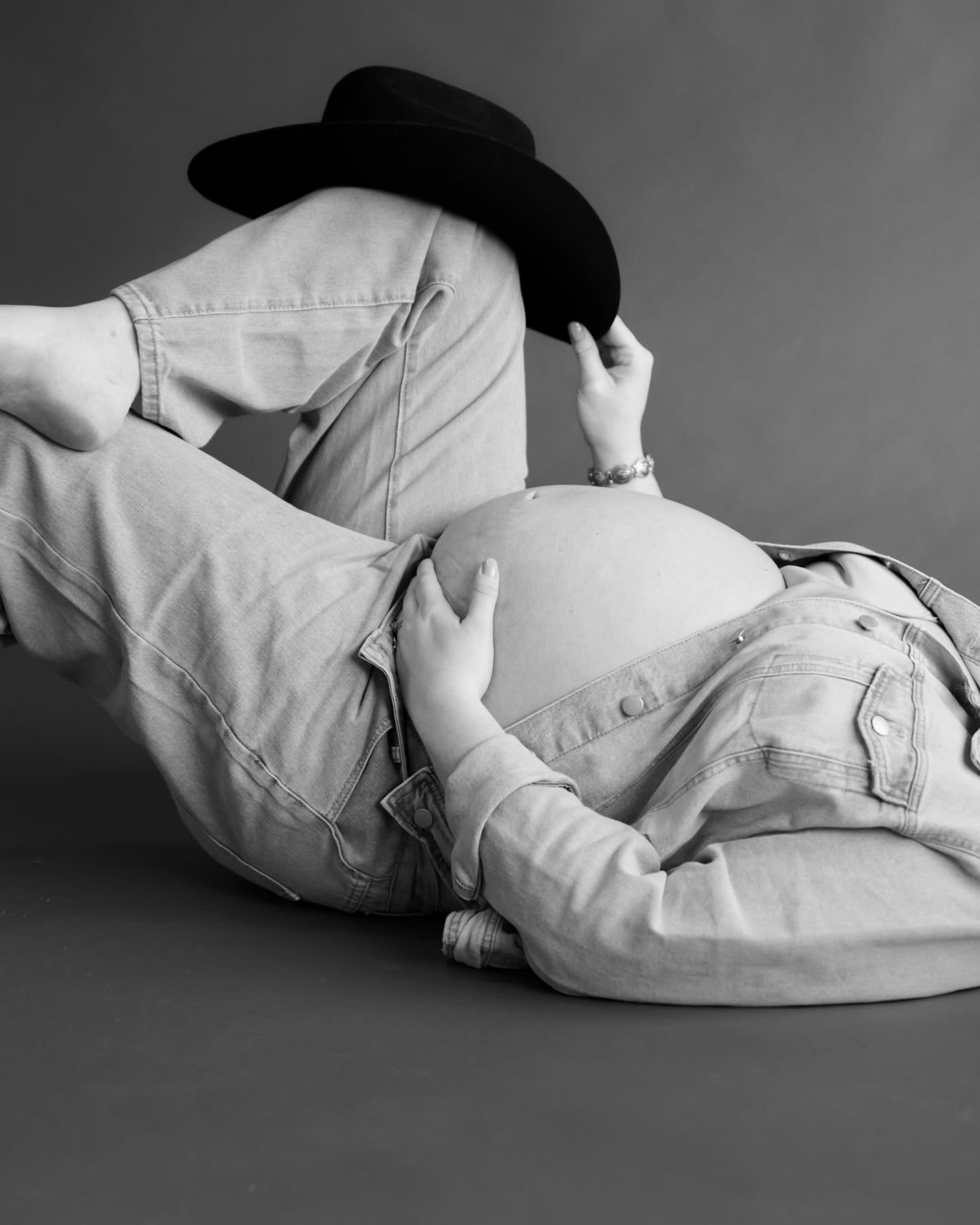 In LOVE with how these turned out and even more excited for that little boy to make his arrival! 🩵

#westernmaternityphotos #maternityphotosession #knoxvillefamilyphotographer #fyp #explorepage