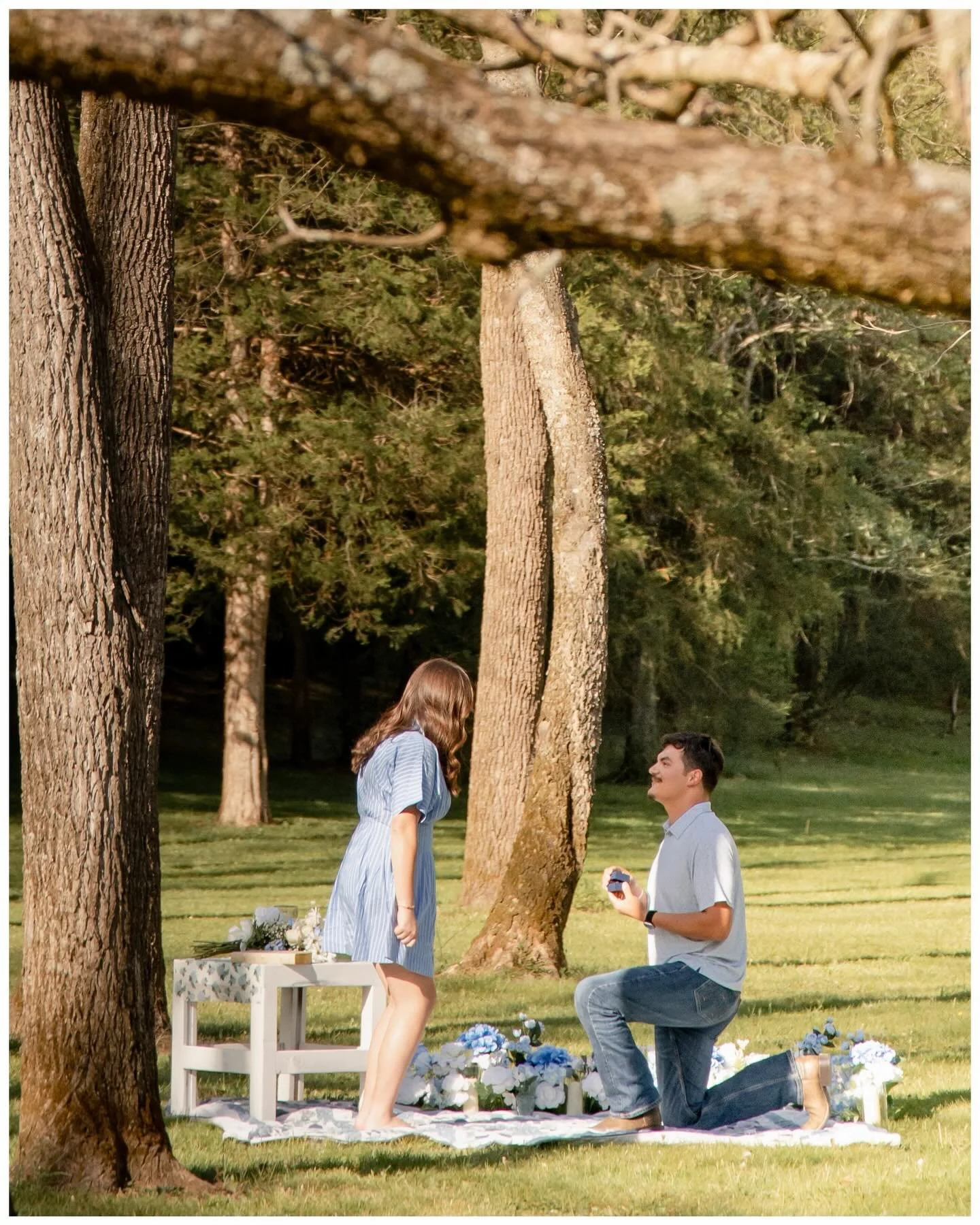What do you do to throw off your future bride right before you&rsquo;re about to propose?!
Book a mini couples session at an entirely different location, wrap things up there and THEN go the place where you&rsquo;re going to pop the big question!
As 