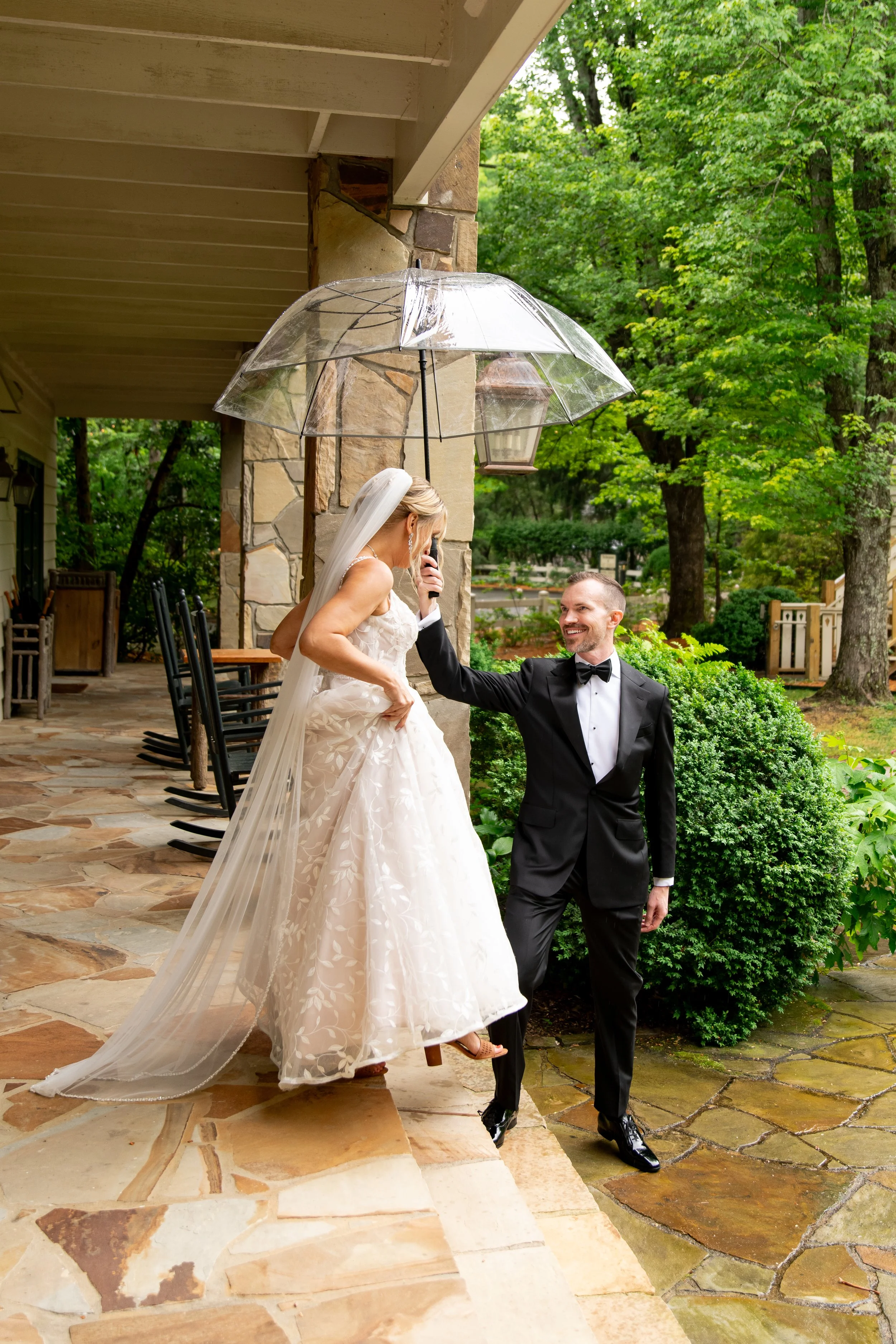 Elegant Rainy Garden Wedding in East Tennessee 