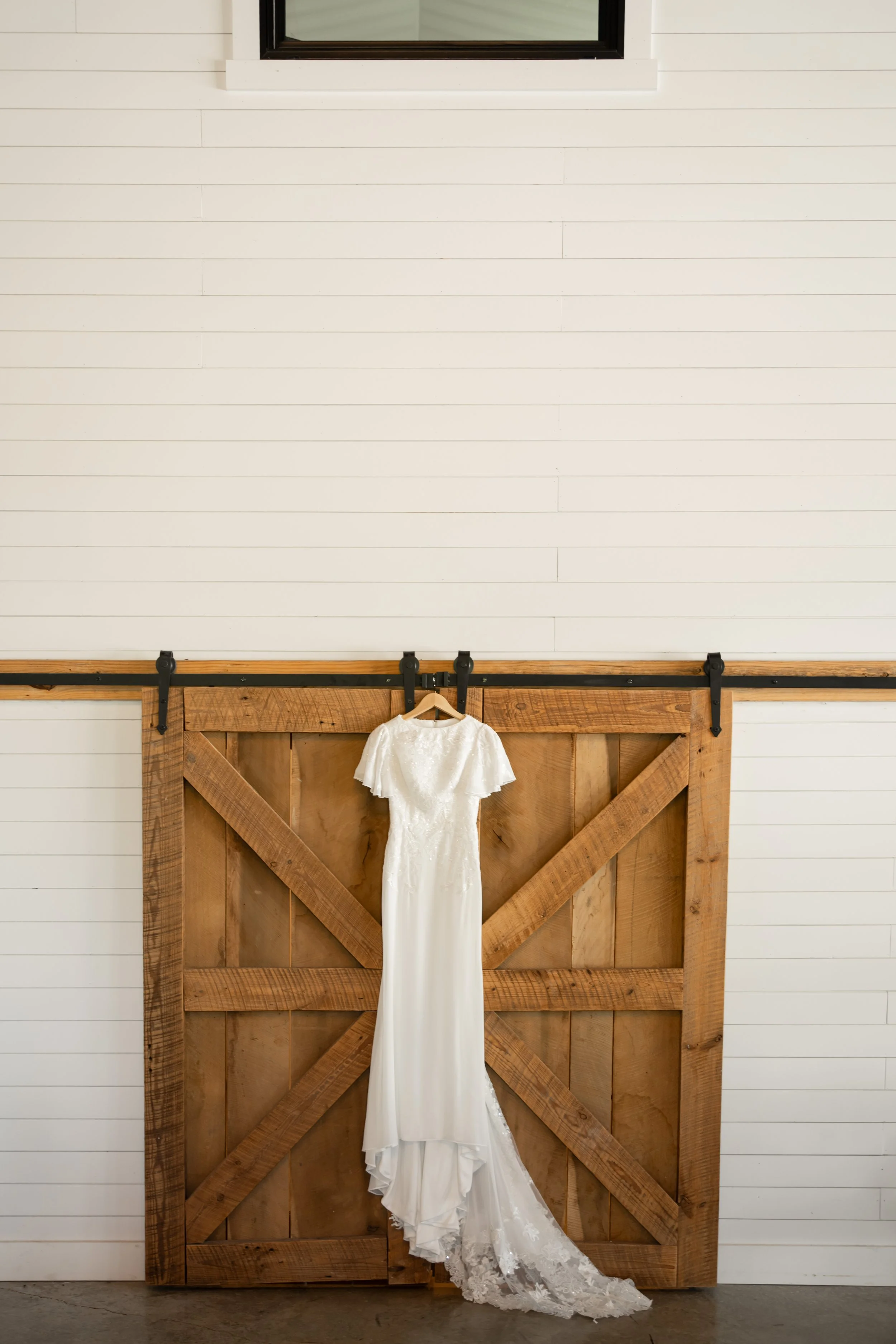 brittney_beeler_photography_the_abby_farm_louisville_wedding-44.jpg