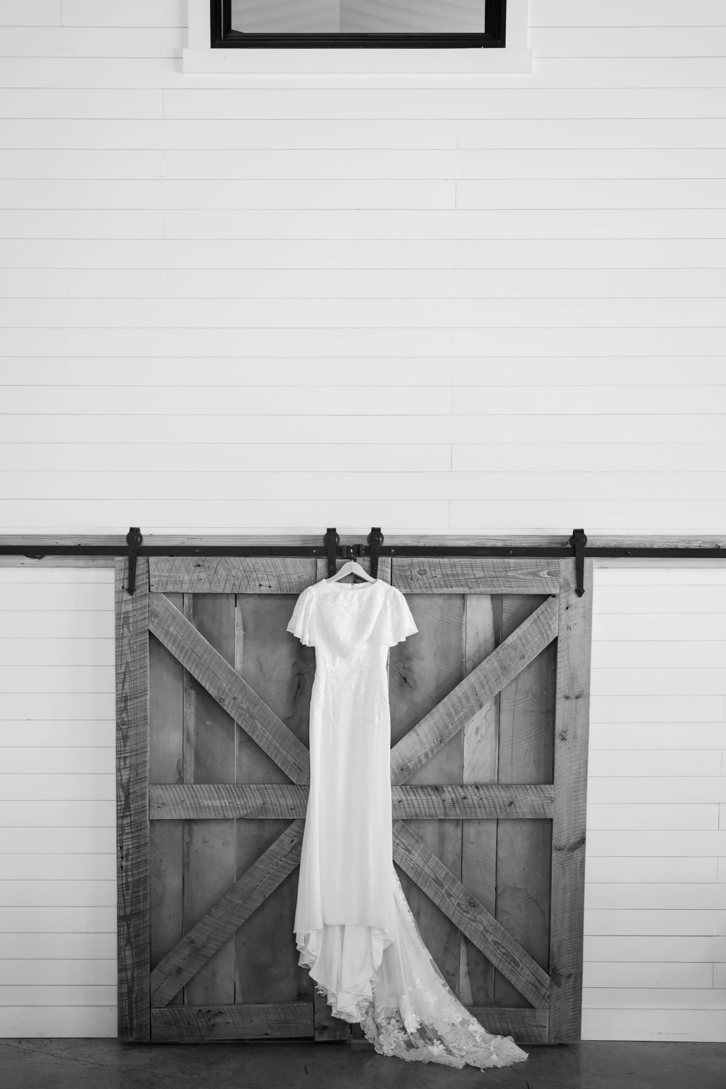 brittney_beeler_photography_the_abby_farm_louisville_wedding-45.jpg