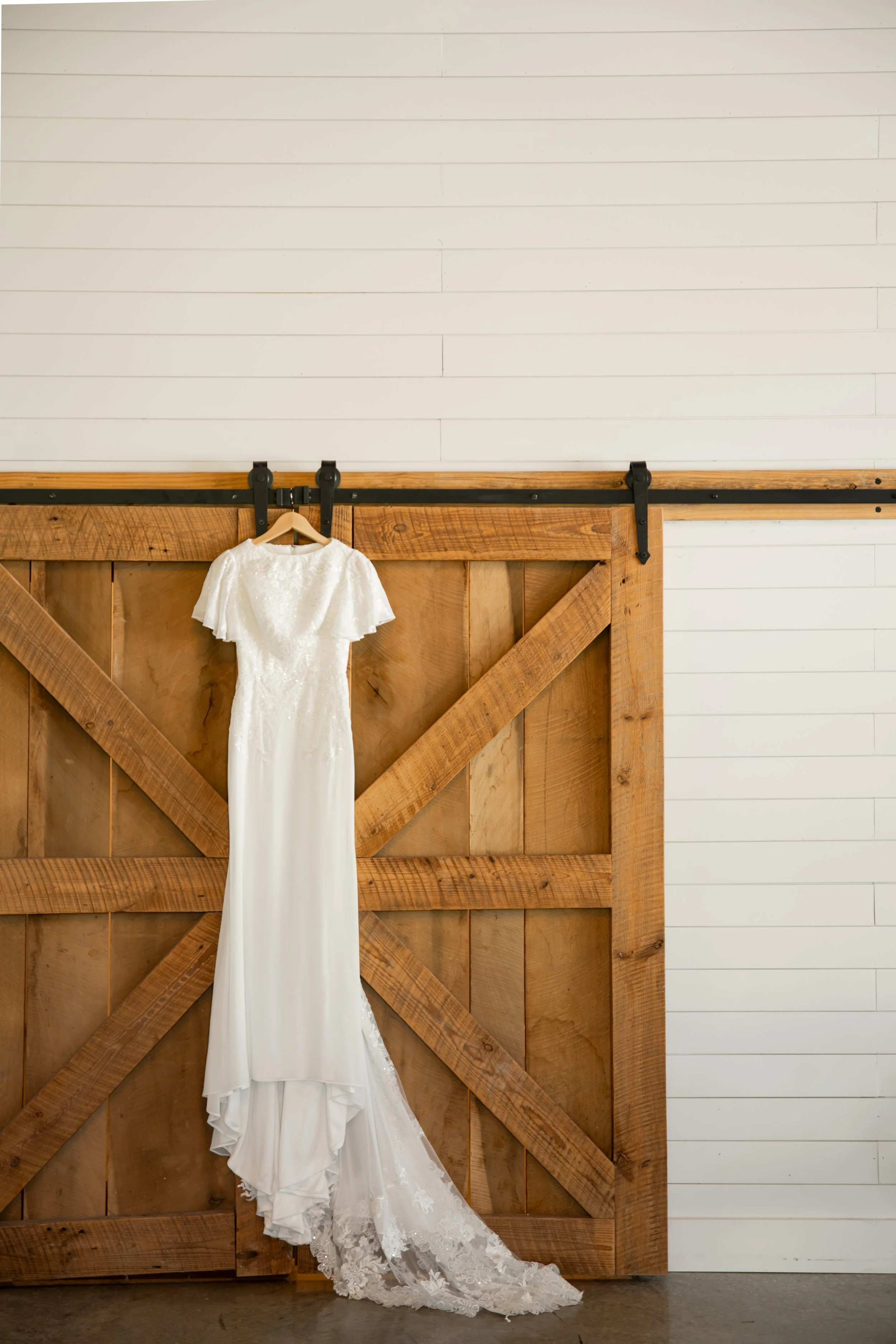 brittney_beeler_photography_the_abby_farm_louisville_wedding-46.jpg