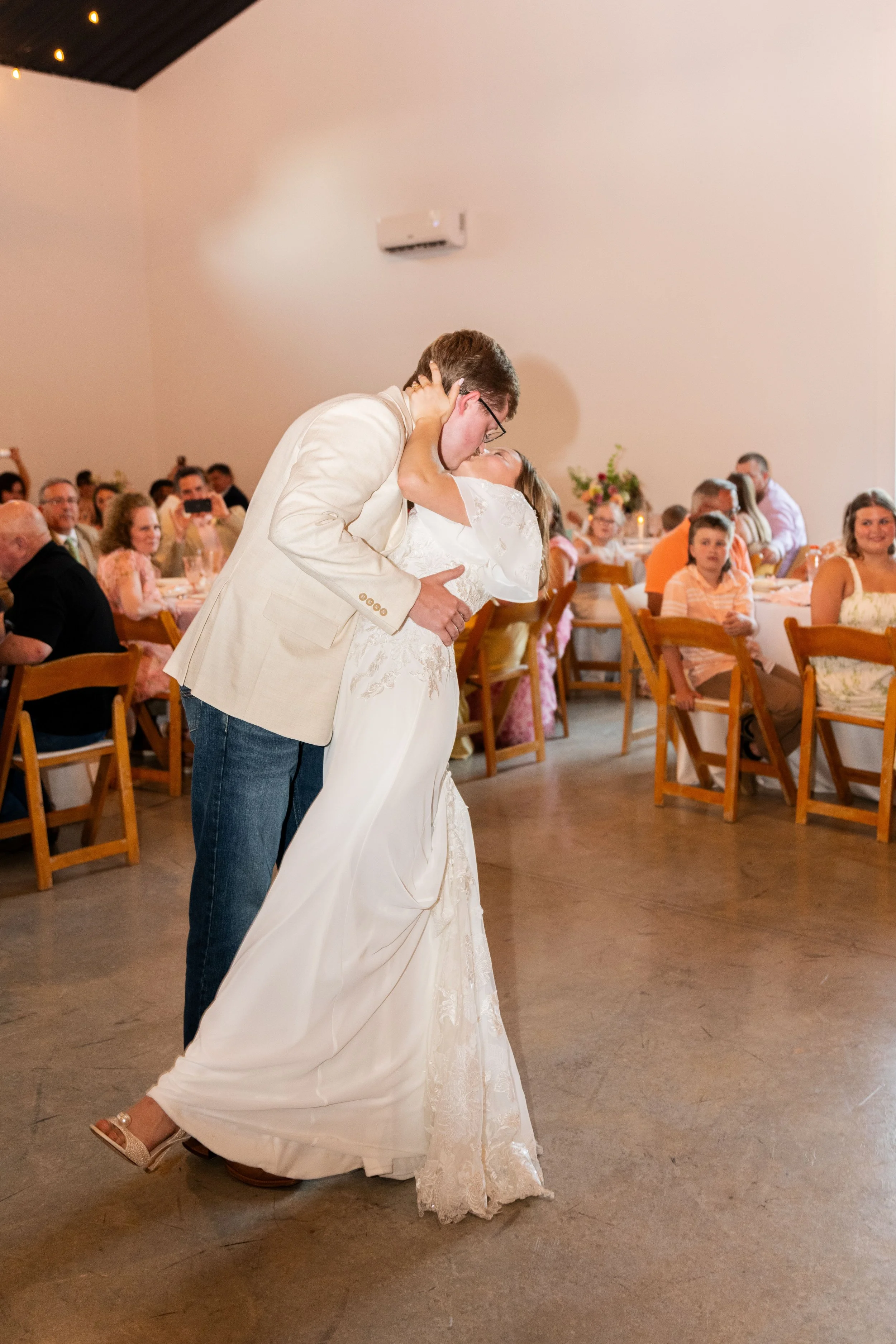 brittney_beeler_photography_the_abby_farm_louisville_wedding-583.jpg