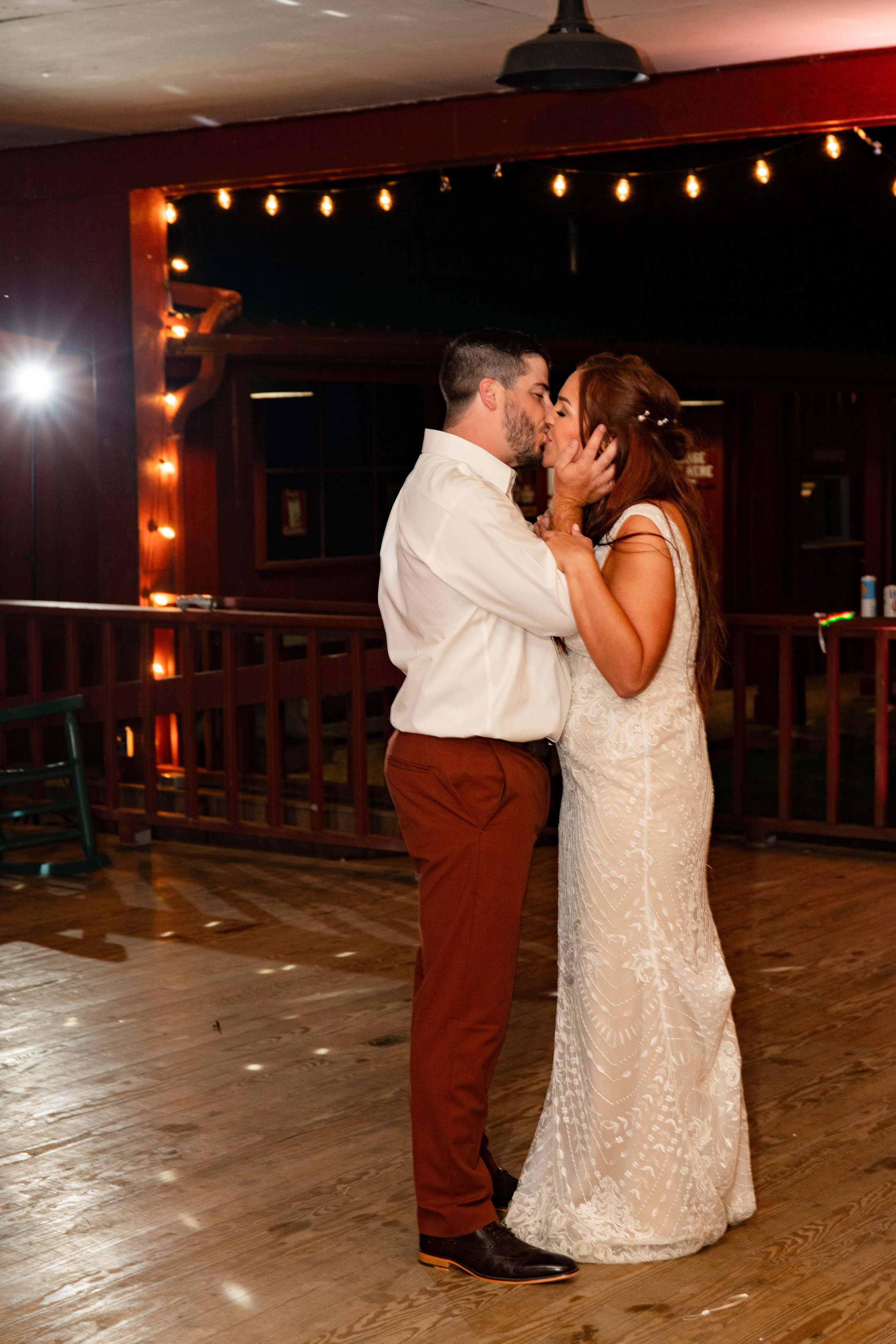 brittney_beeler_photography_niebel_wedding_museum_of_appalachia-458.jpg
