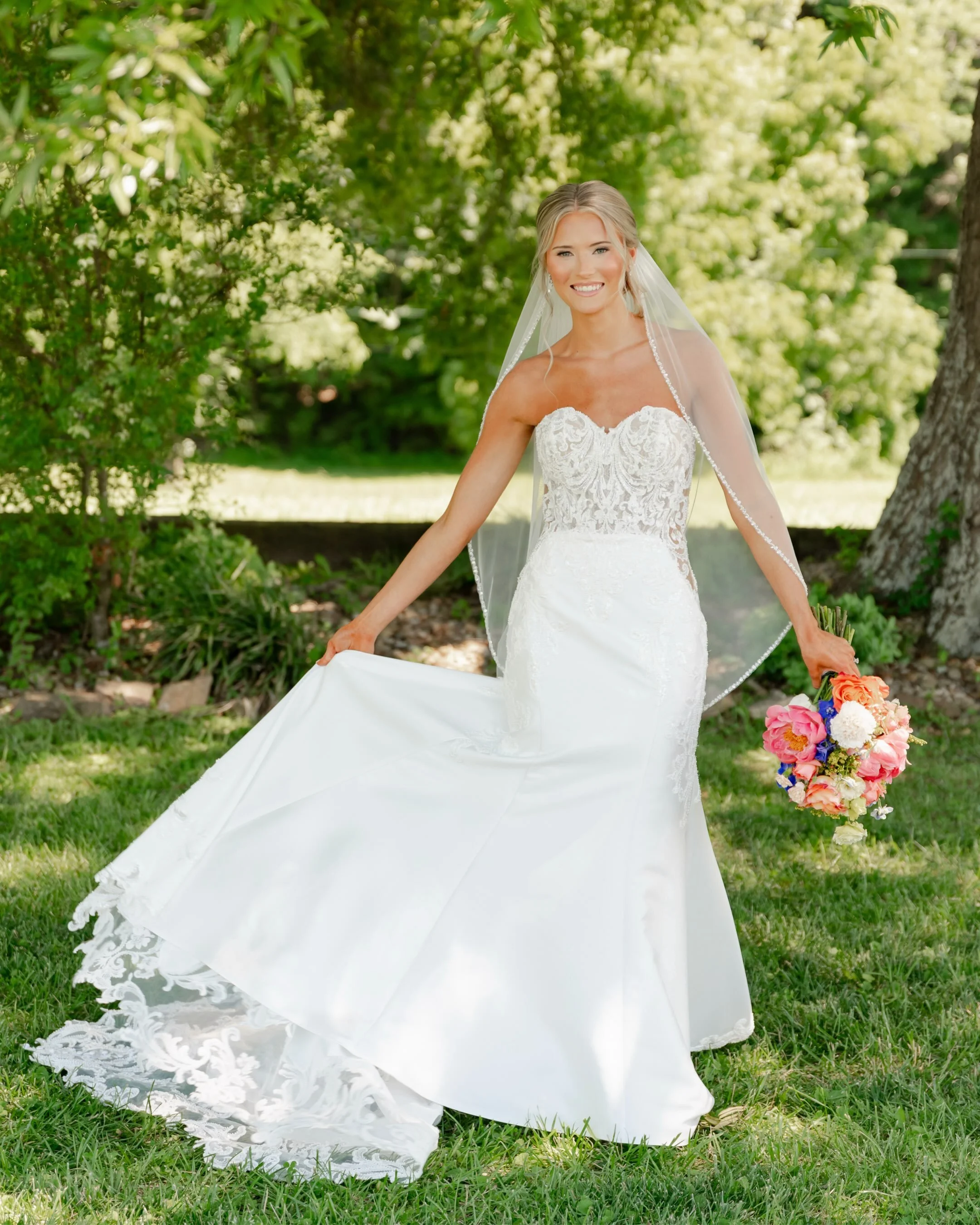 A summer wedding, but make it colorful 🩵🌸🌼

Bright florals, soft blue dresses, sunshine pouring through the trees, and the sweetest kind of love - this is one of the reasons I love summer weddings.

If your wedding Pinterest board looks anything l