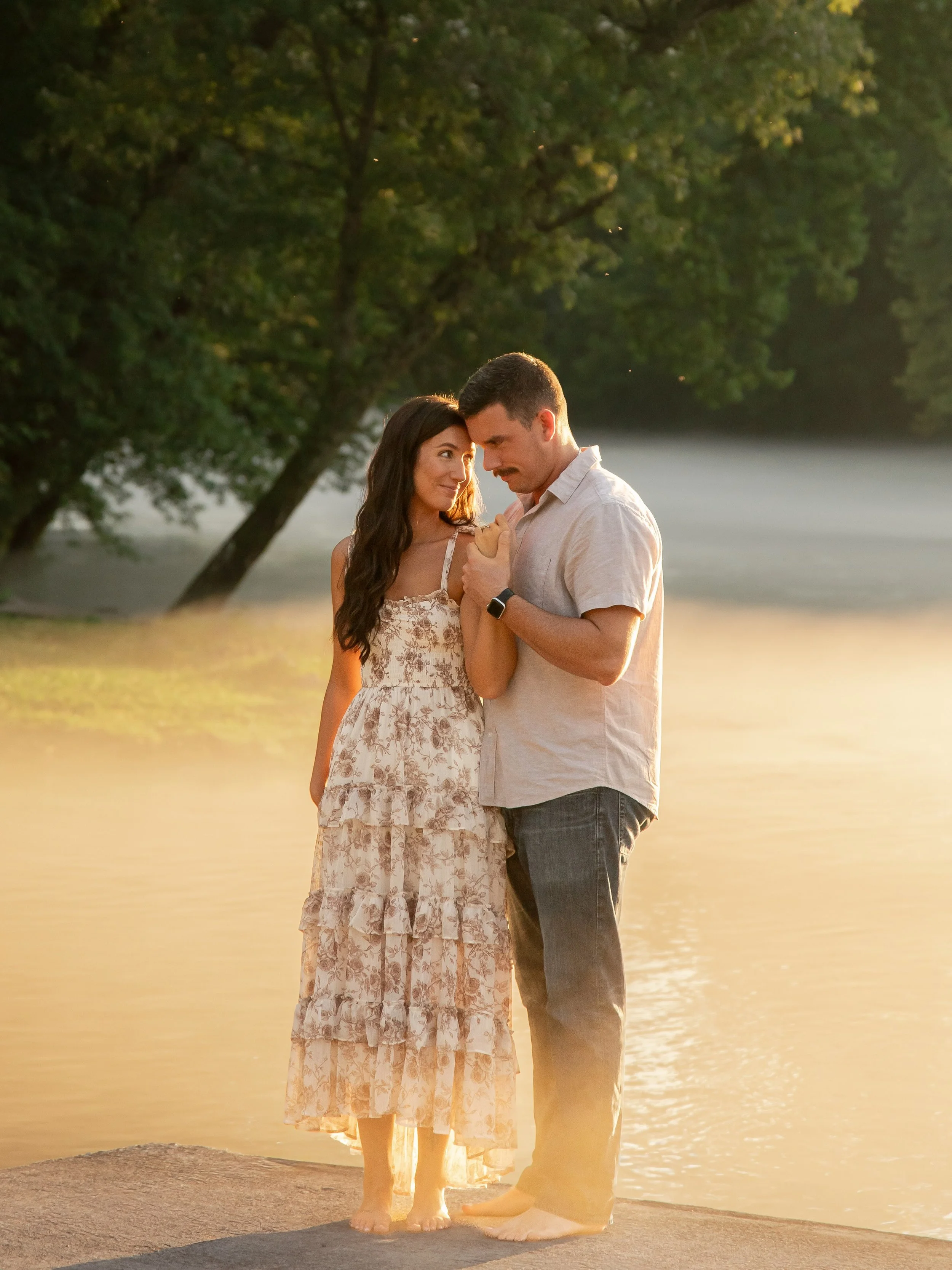 I have never and I mean NEVER taken any engagement photos like these. The fog settled in and golden hour was giving pure magic!✨

Y&rsquo;all aren&rsquo;t ready for more photos from this session! 🥹

#goldenhourengagementsession #knoxvillephotographe