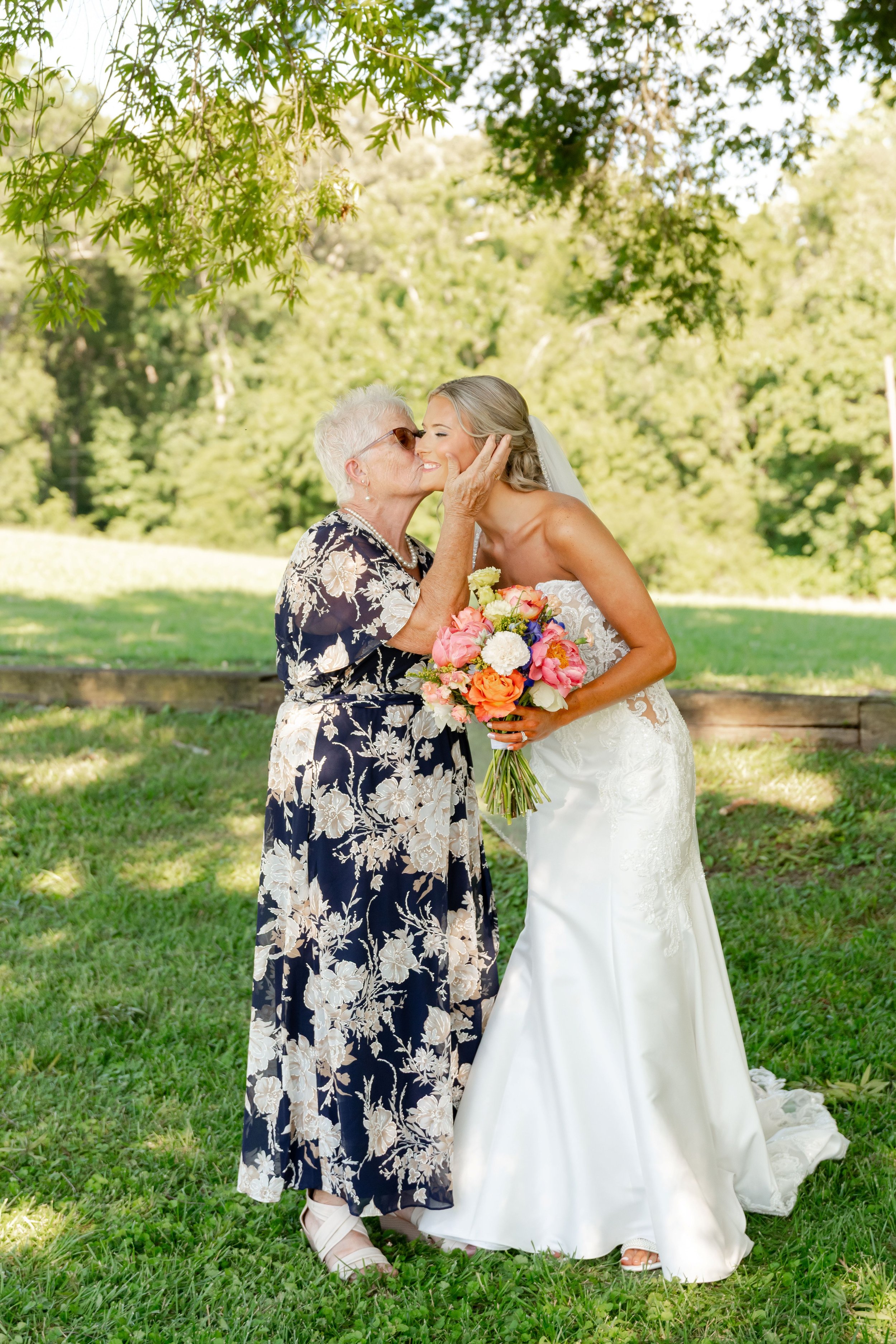 brittney_beeler_photography_spring_wedding_at_the_farm_at_bentley_fields-477.jpg