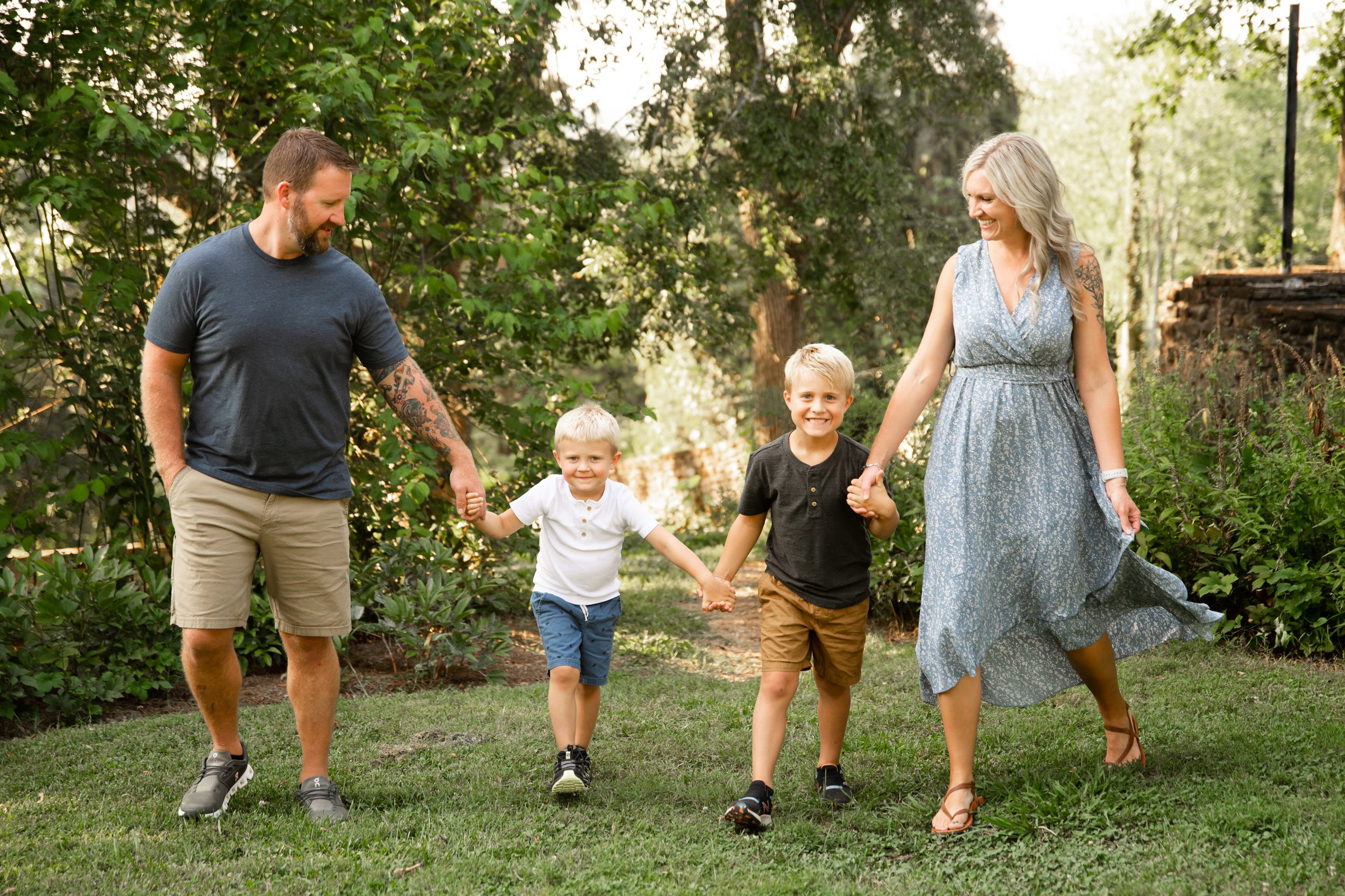 Family laughing together during a Knoxville family photography session