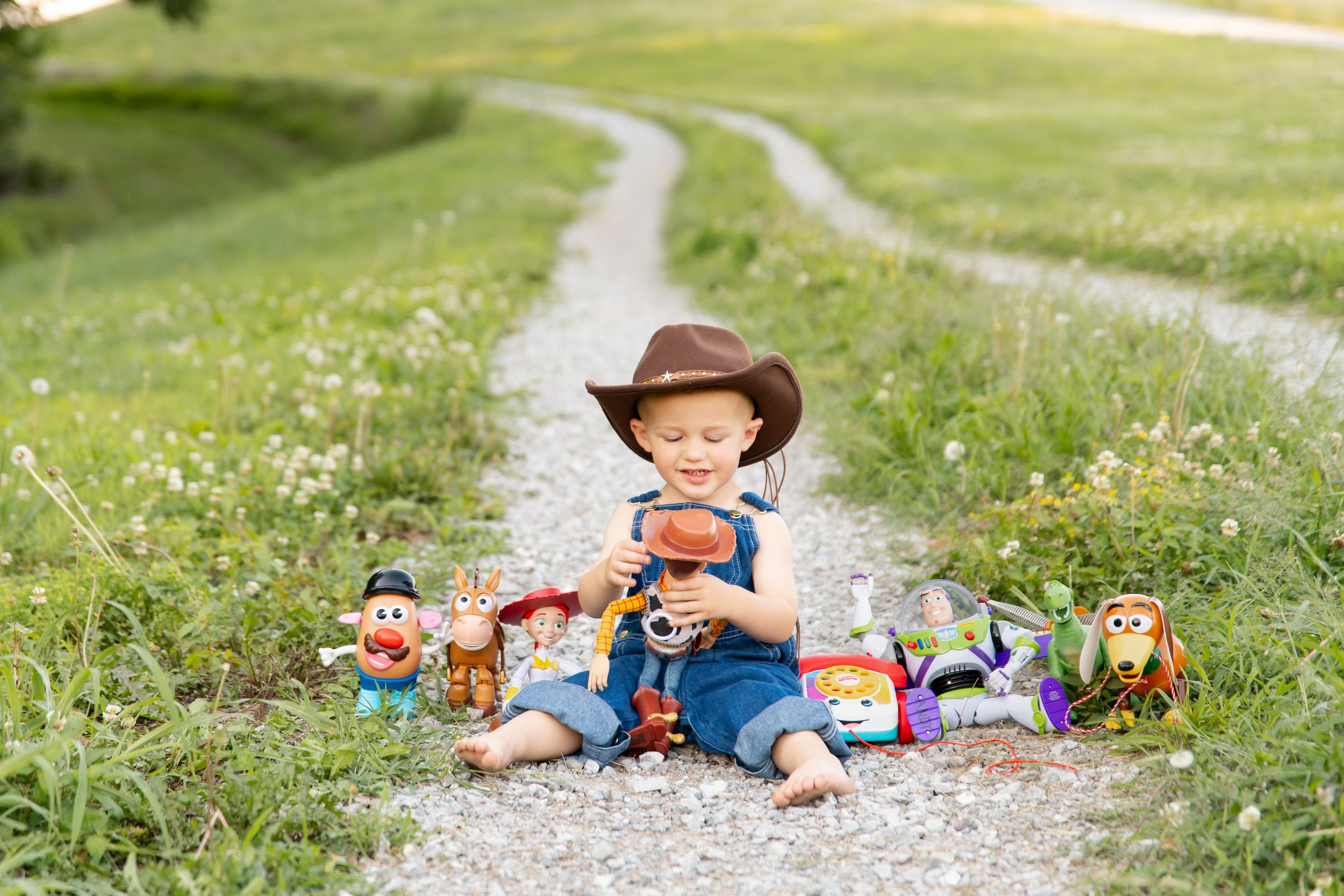 childhood_toy_story_milestone_summer_birthday_photoshoot