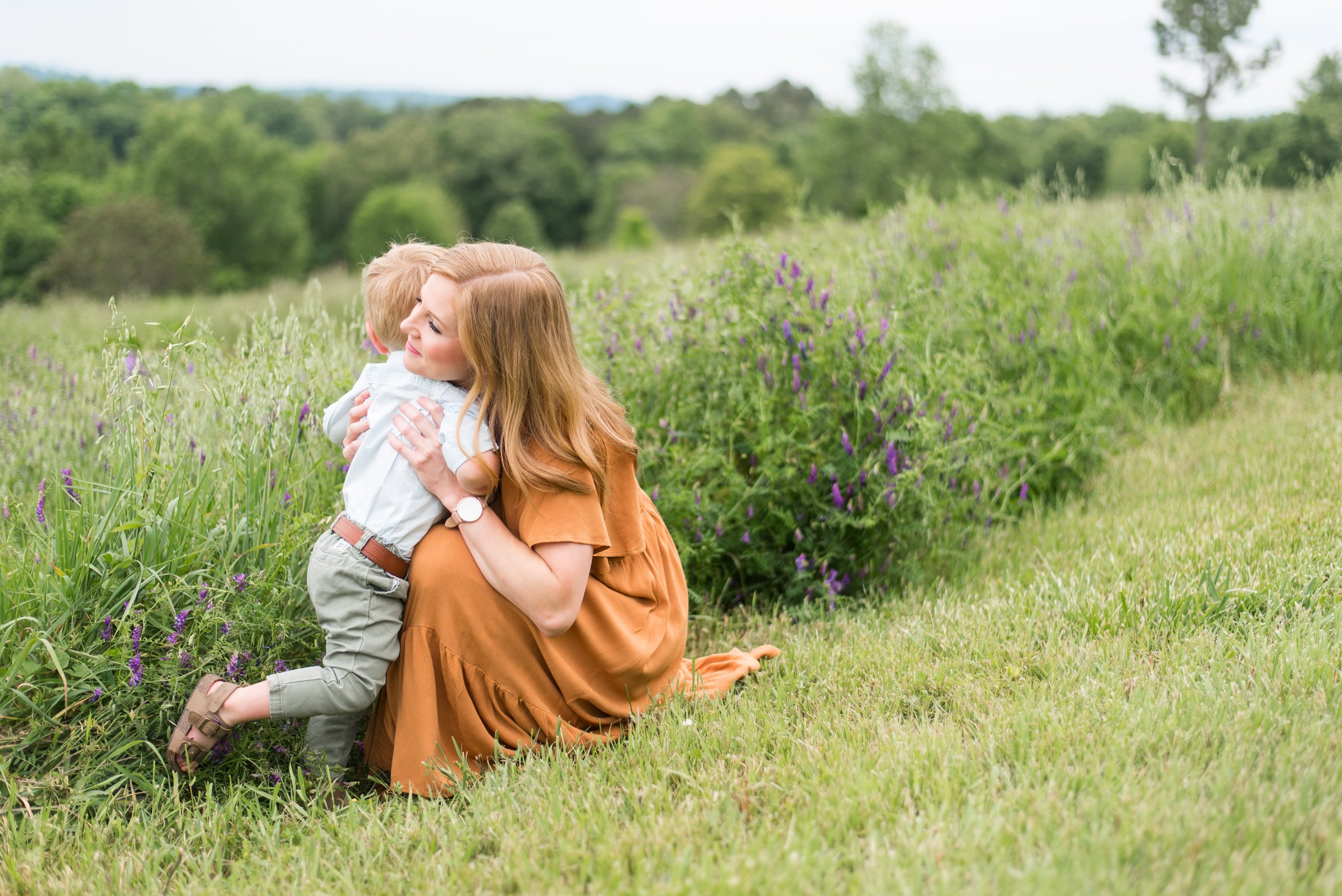 Family portrait at golden hour by Knoxville portrait photographer Brittney Beeler
