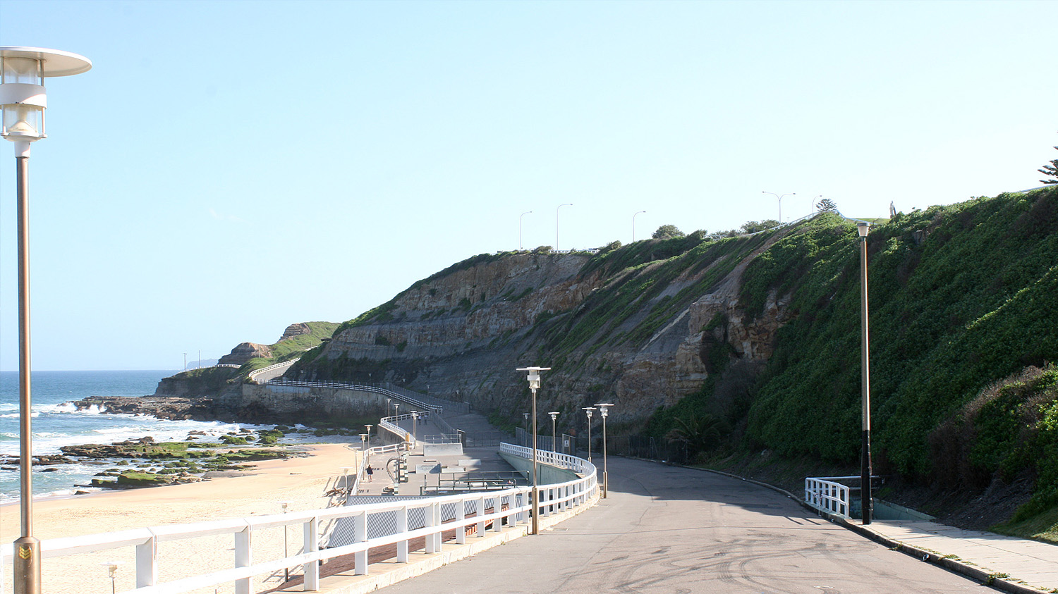 view-south-along-Shortland-Esplanade.jpg