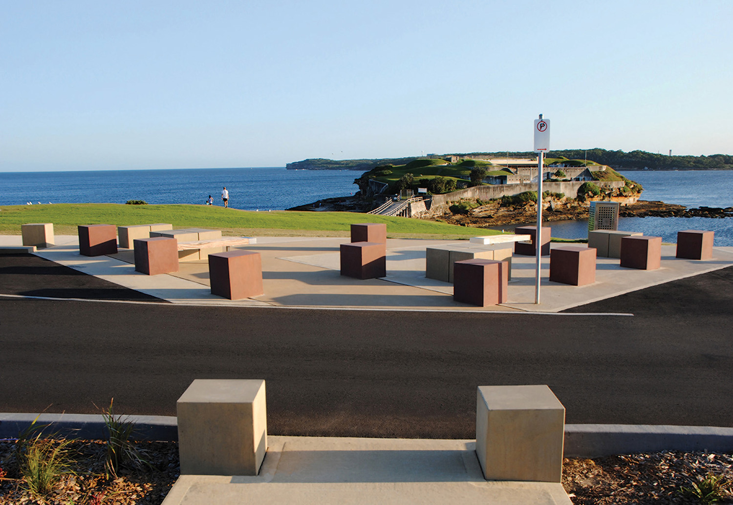 8-view south from pedestrian crossing point to bare island.jpg