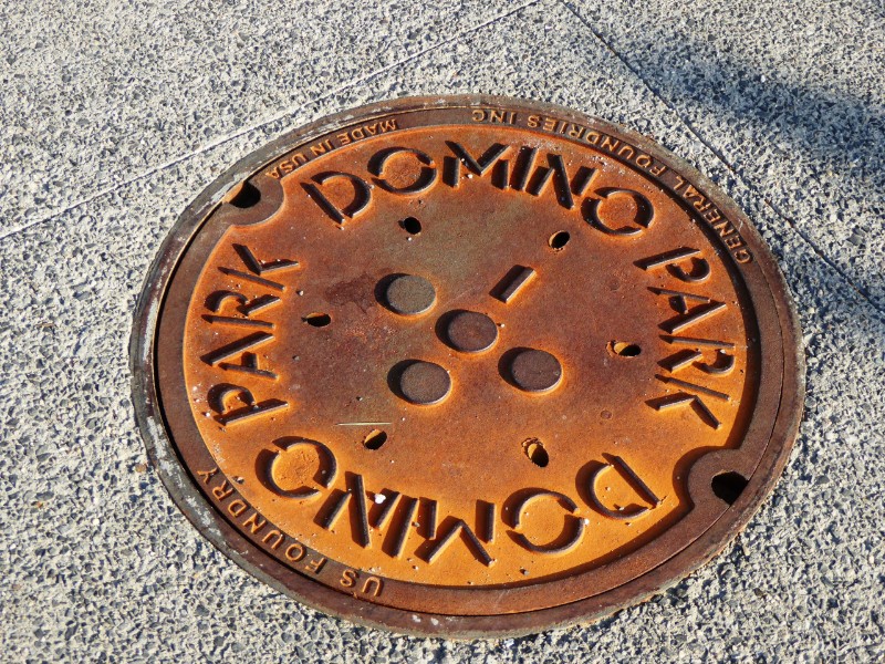 Service pit cover with park logo