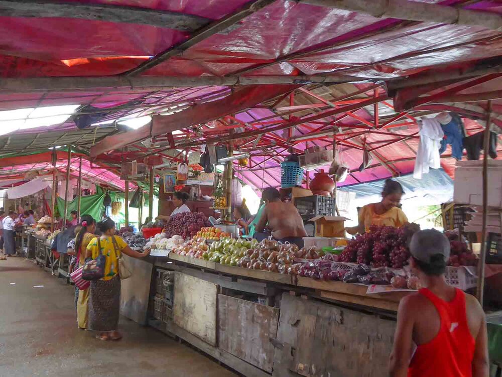 Fruit &amp; Vegetable market near ferry wharf 