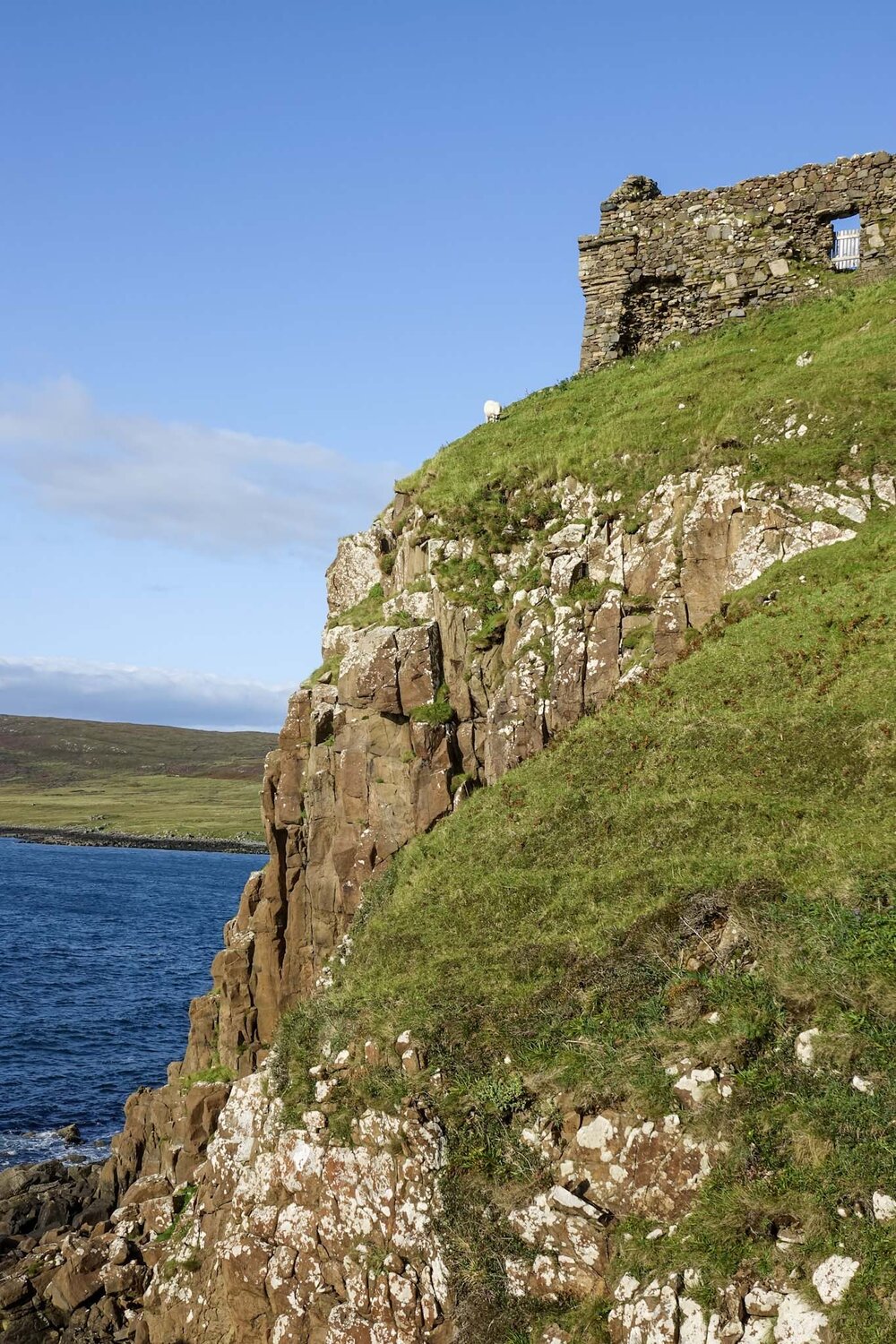 Duntulm Castel Ruin with grazing sheep