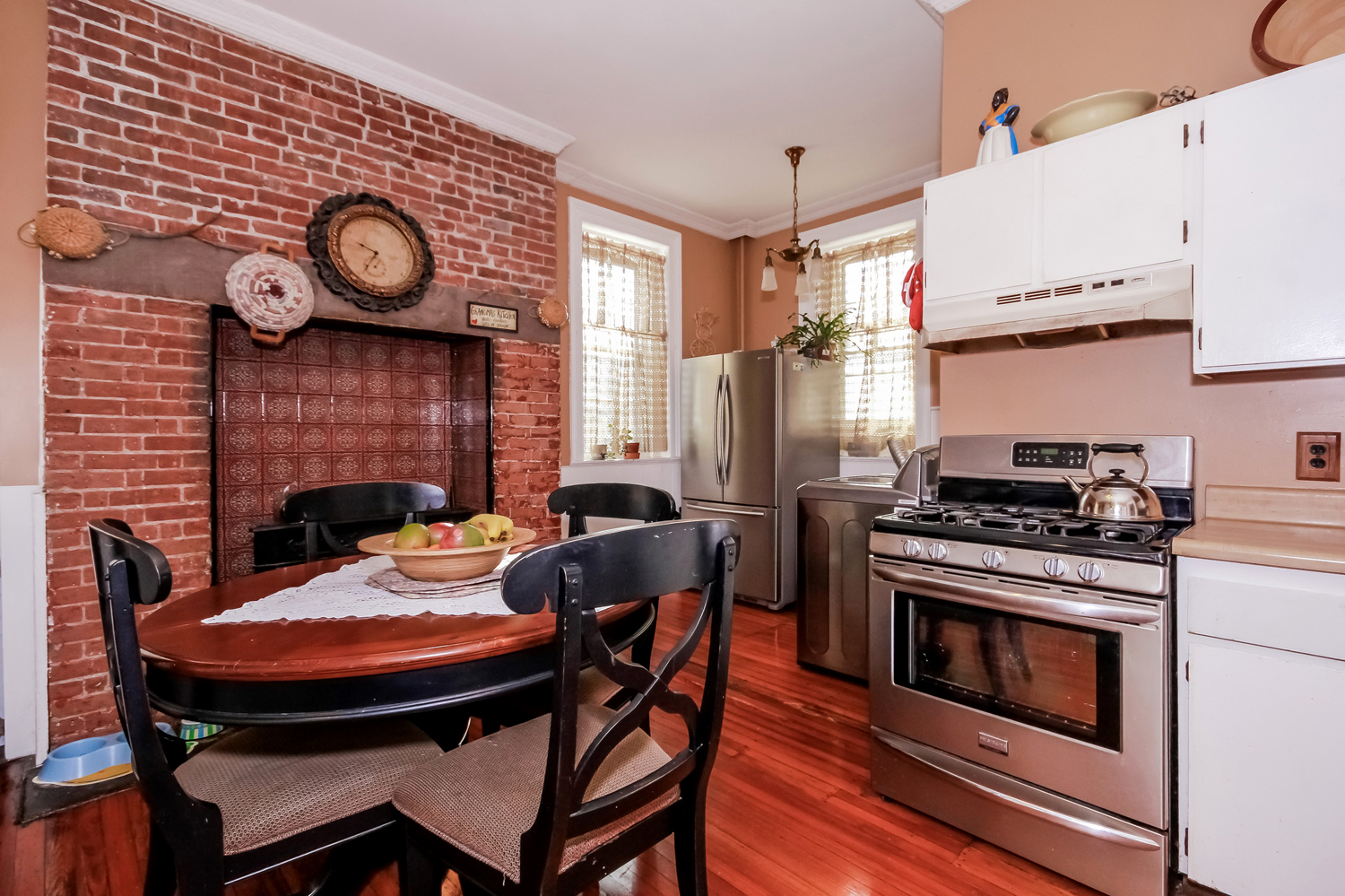 Historic District Mansion, Kitchen