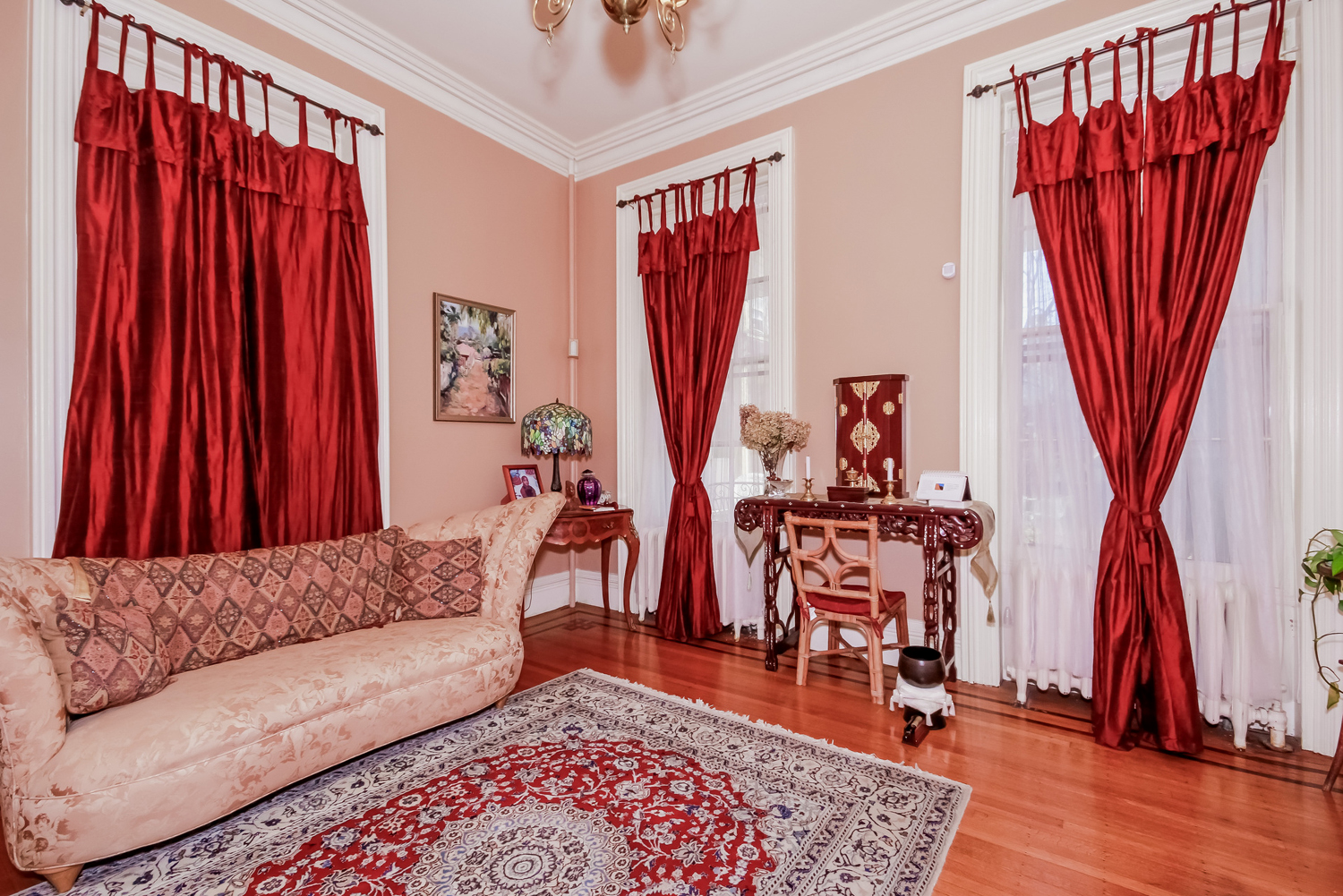 Historic District Mansion, Back Parlor