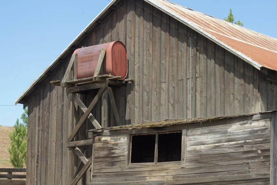 Utilitarian-Farm-Buildings_11.jpg