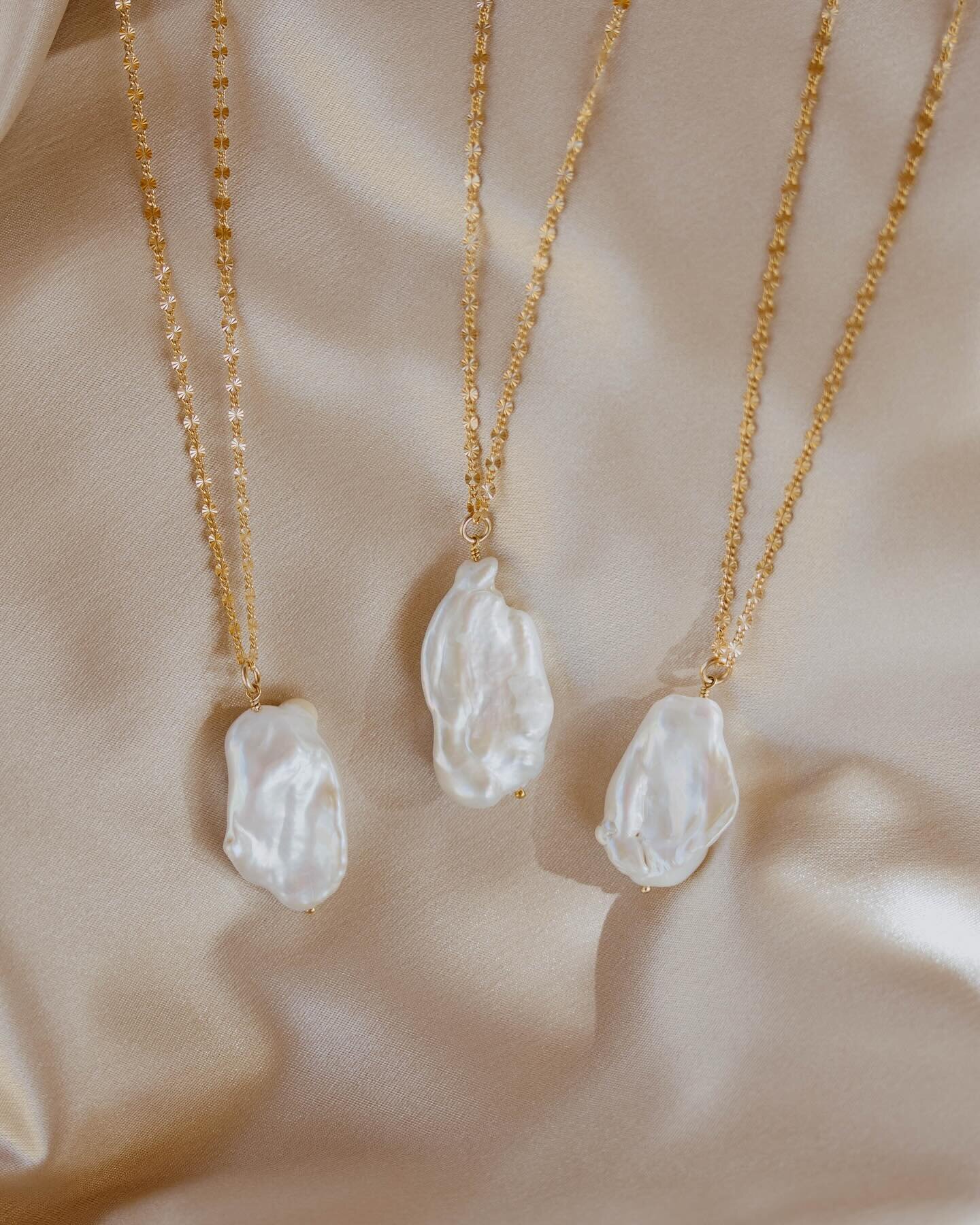 forever obsessed with keshi pearls 🦪 our new Tara pendant is now available online and in-store!

FREE SHIPPING on orders over $125
www.perlinadesigns.com