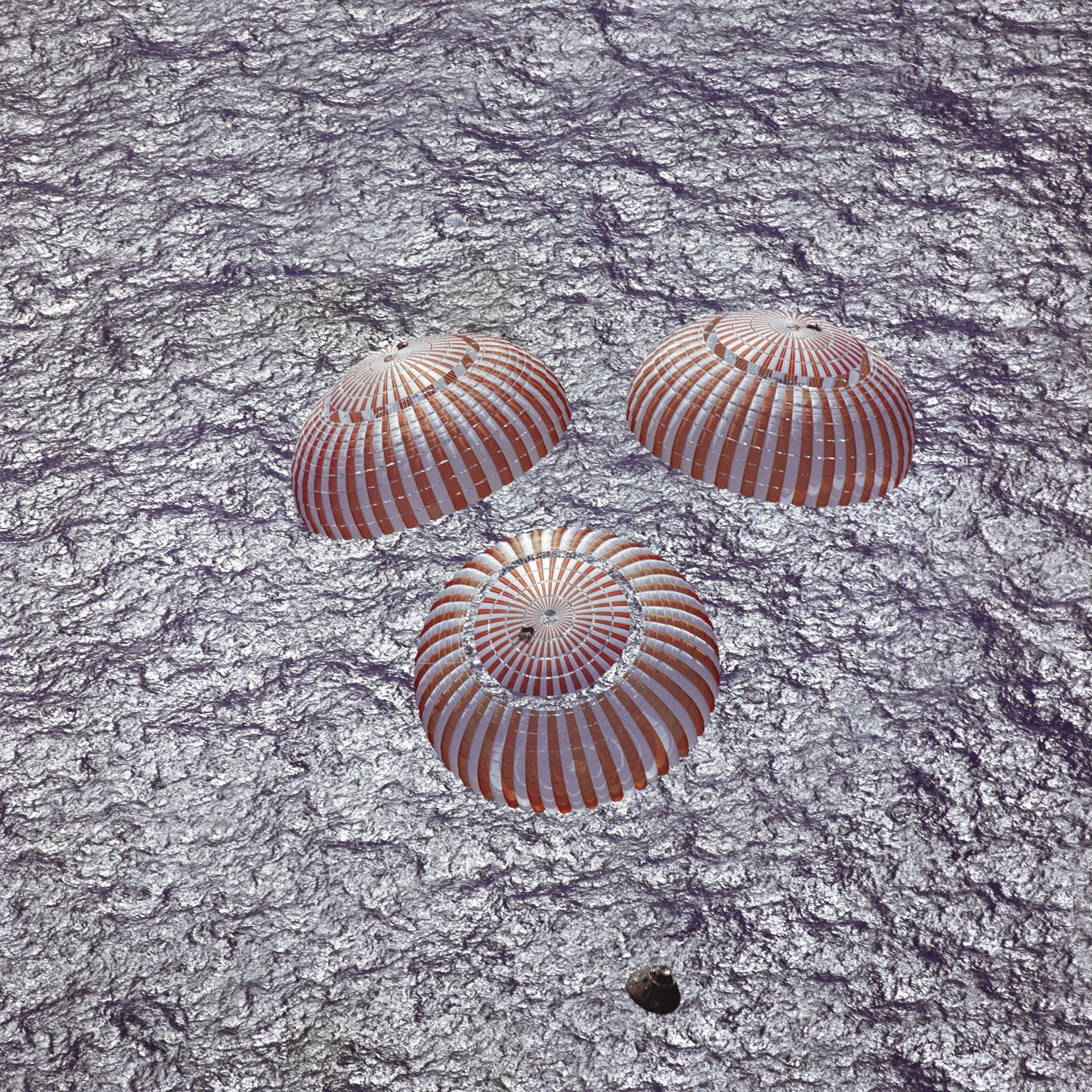 space-capsule-854399_1920.jpg