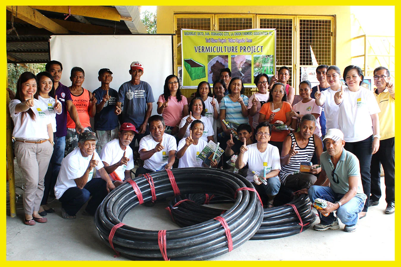 Farmers of Brgy. Bato, San Fernando City pose with Rang-ay Main Branch Officers.