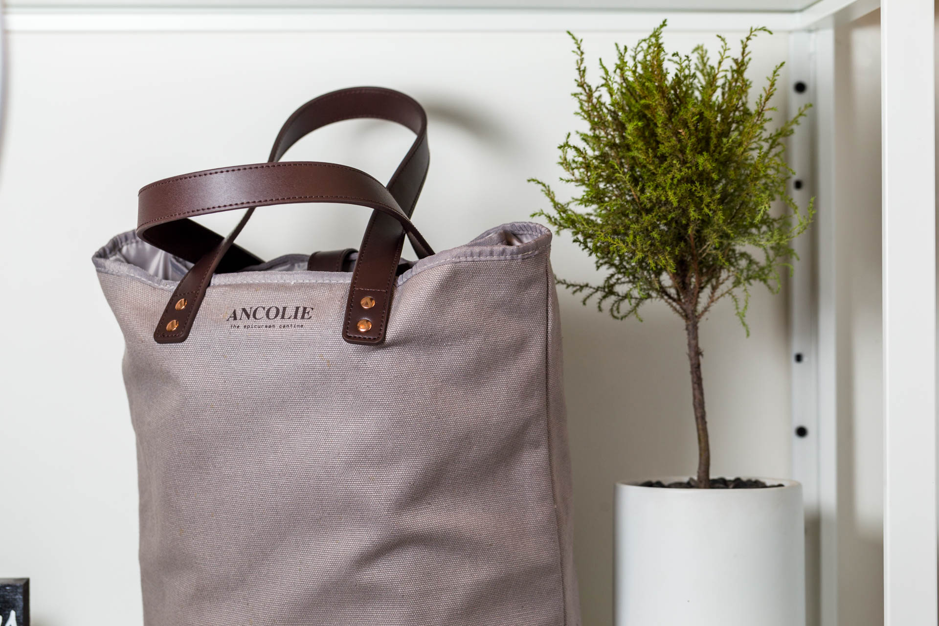 Snag this snazzy tote for your salads and you can walk out with no waste at all!