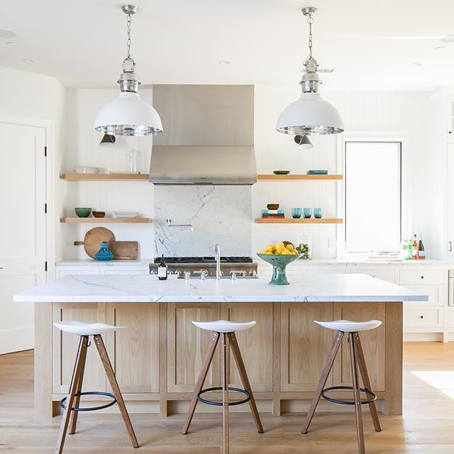 Kitchen inspiration...looking back to past projects while working on the current design situation at Project Peninsula Point.

Thanks to @ryangarvin for this beautiful photo of our Port Streets project 🙌✨📸 @austarchitect for the amazing architectur