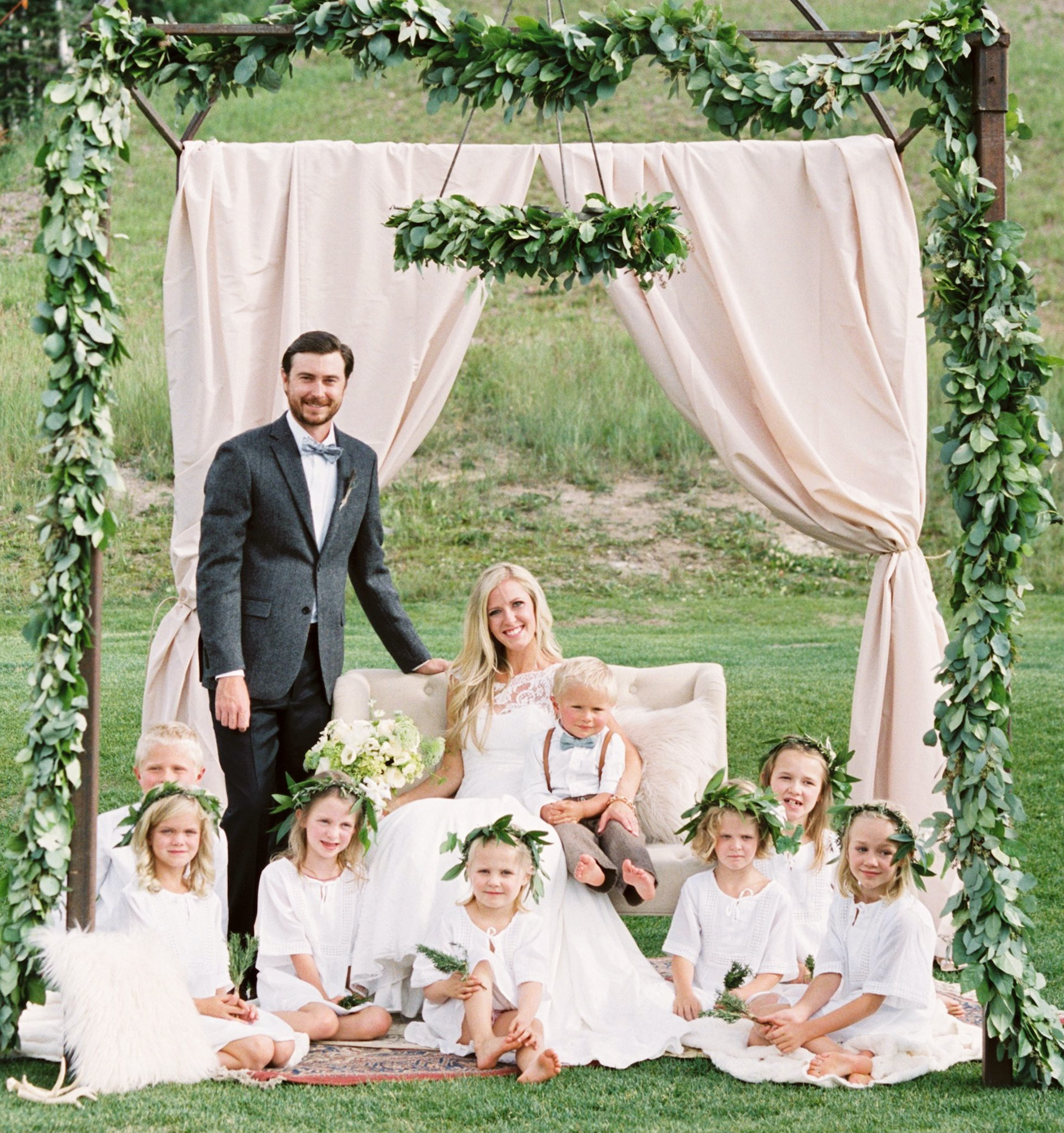 Arch wedding pose.png