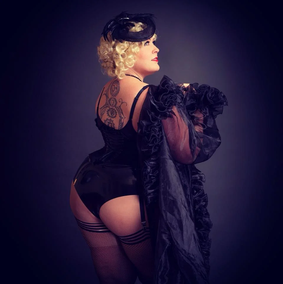 Dark Garden "Corselette" with Personalized Fit (aka MTM) | Model: Nicole Simone | Photo © John Carey