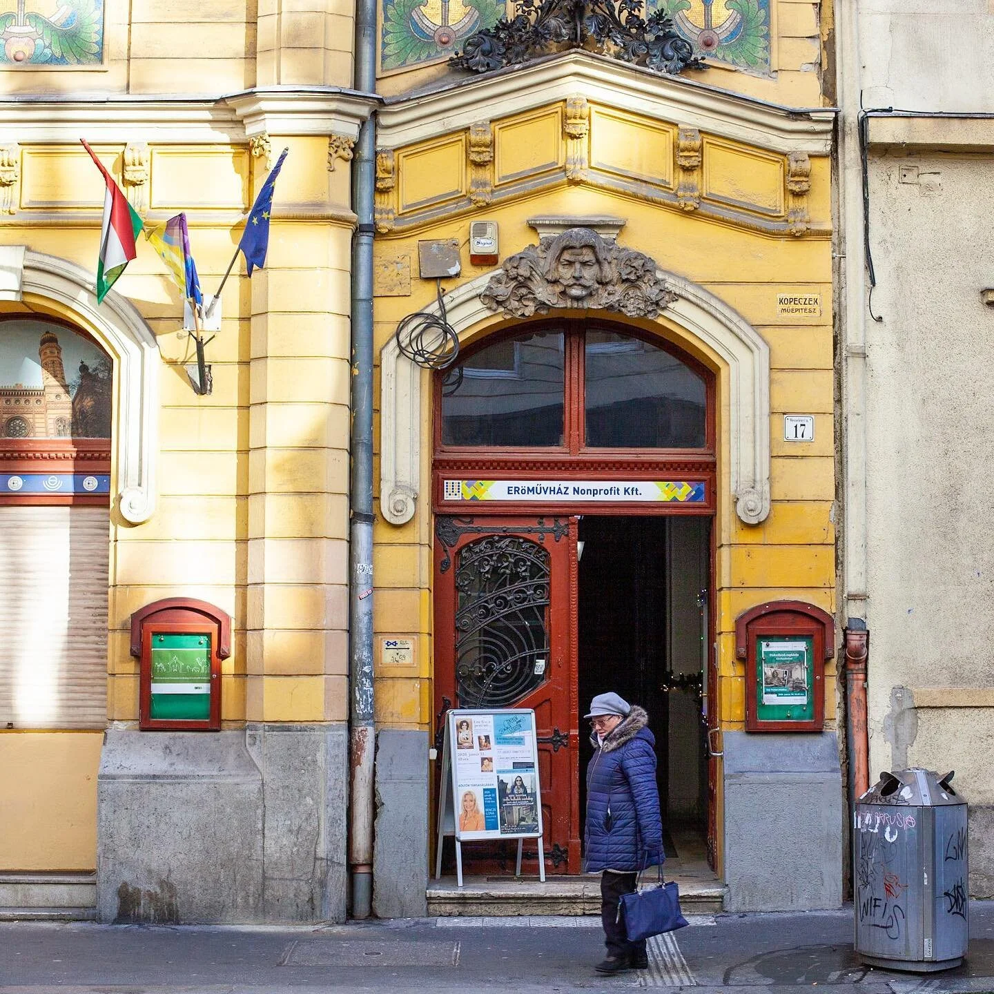 Warm Hues / Cold Budapest Streets / 01.01.2020