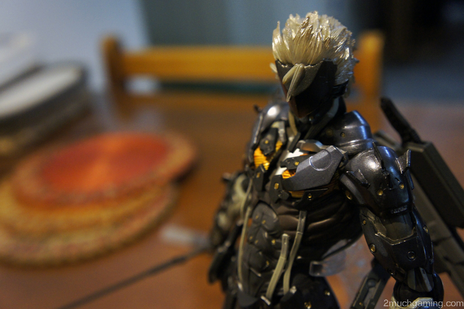 Play-Arts-Kai-Raiden-02.jpg