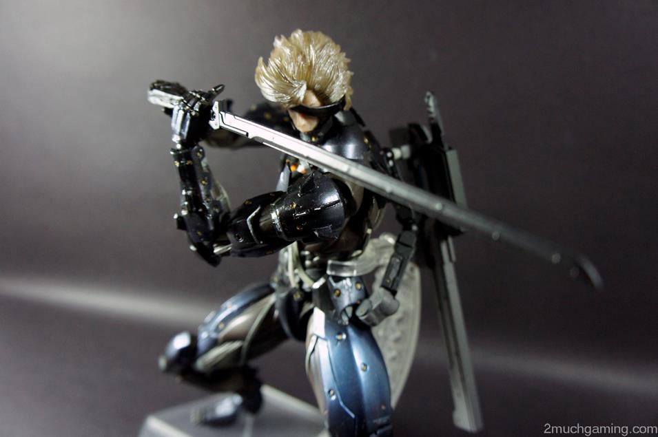 Play-Arts-Kai-Raiden-03.jpg