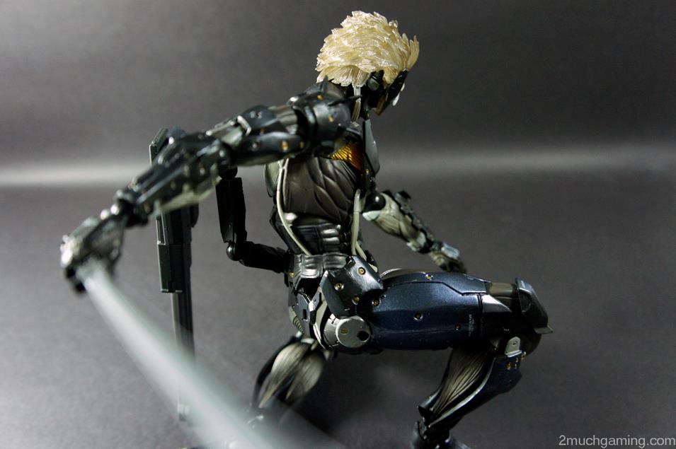 Play-Arts-Kai-Raiden-06.jpg