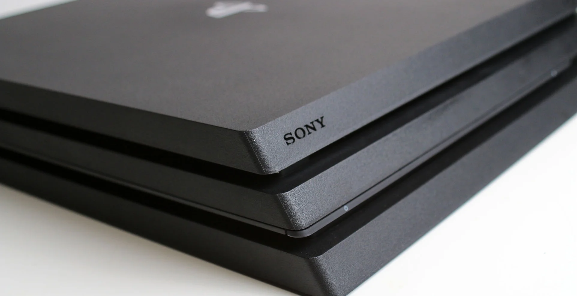PS4 4 Pro 1.jpg