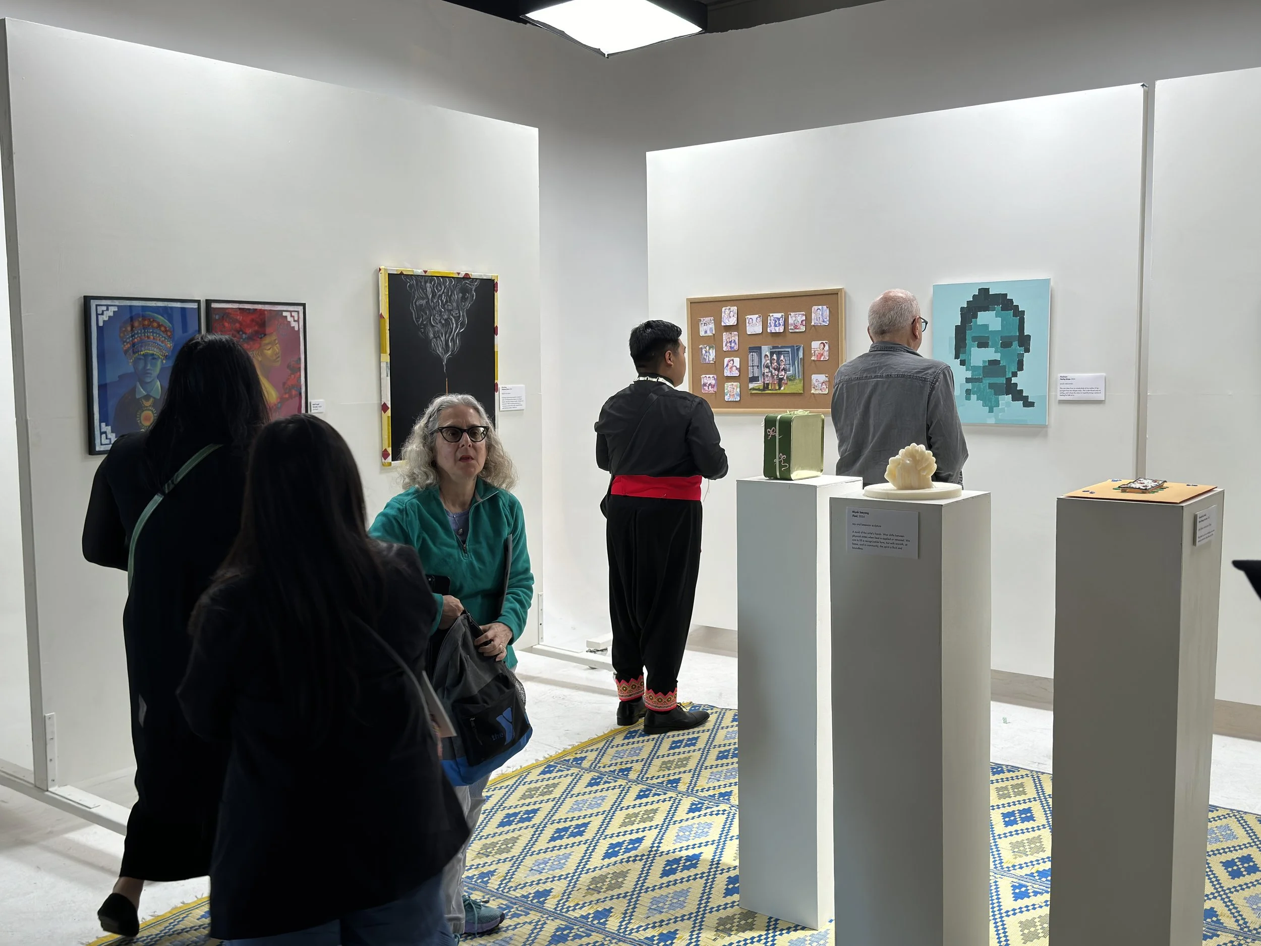 gallery viewing2.jpg